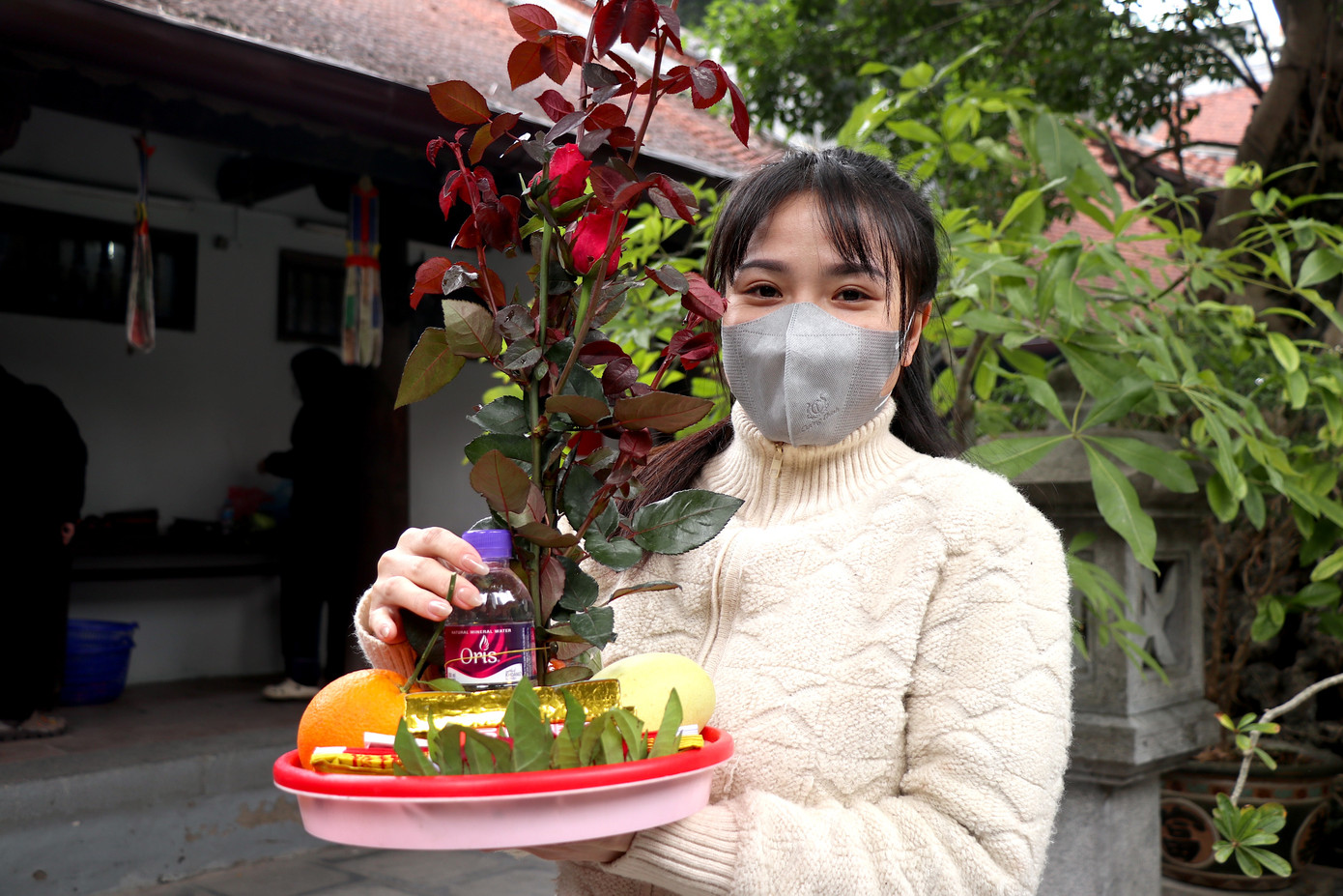 Bạn Thanh Hải (quê Thái Bình, sinh viên Đại học Giao thông Vận tải) chia sẻ: "Ngày tuần cuối cùng của năm mình tới đây để dâng lễ tạ".