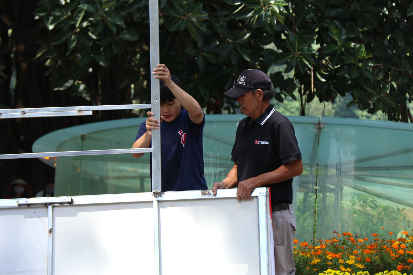 Ngày 06/10 tới đây, lễ Khai mạc "Ngày hội Văn hóa vì Hòa bình" kỷ niệm 70 năm Ngày Giải phóng Thủ đô và kỷ niệm 25 năm Hà Nội được vinh danh Thành phố vì hòa bình sẽ được diễn ra. Ngày 06/10 tới đây, lễ Khai mạc "Ngày hội Văn hóa vì Hòa bình" kỷ niệm 70 năm Ngày Giải phóng Thủ đô và kỷ niệm 25 năm Hà Nội được vinh danh Thành phố vì hòa bình sẽ được diễn ra.