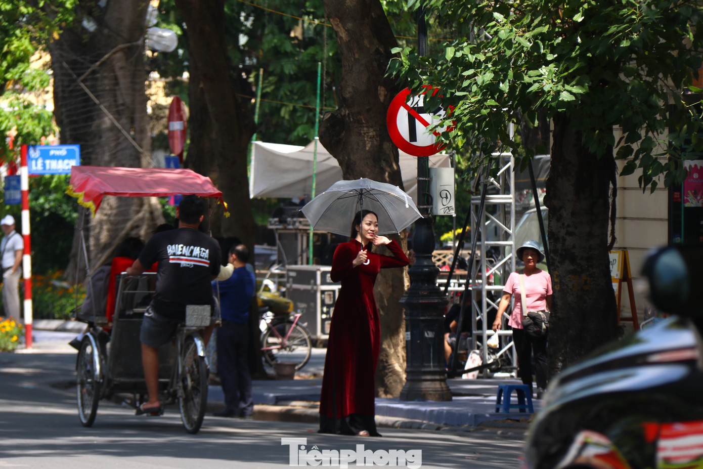 Dù nhiều hình chưa được hoàn thiện, vẫn đang trong giai đoạn thi công, tuy nhiên rất nhiều bạn trẻ đã đến để check-in, chụp ảnh. Dù nhiều hình chưa được hoàn thiện, vẫn đang trong giai đoạn thi công, tuy nhiên rất nhiều bạn trẻ đã đến để check-in, chụp ảnh.