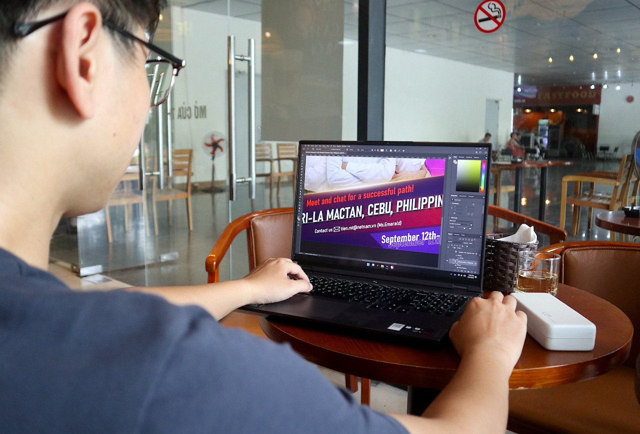 Nhiều bạn trẻ lựa chọn làm 2-3 công việc một lúc để tăng thêm thu nhập. Nhiều bạn trẻ lựa chọn làm 2-3 công việc một lúc để tăng thêm thu nhập.