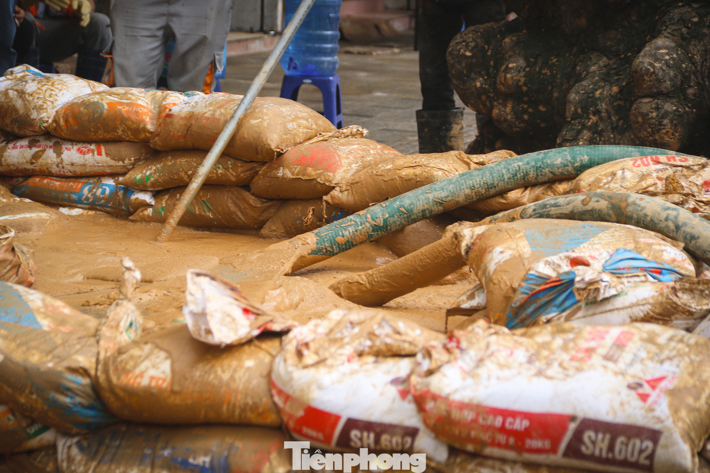 Đơn vị thi công đang tích cực khắc phục sự cố. Đơn vị thi công đang tích cực khắc phục sự cố.