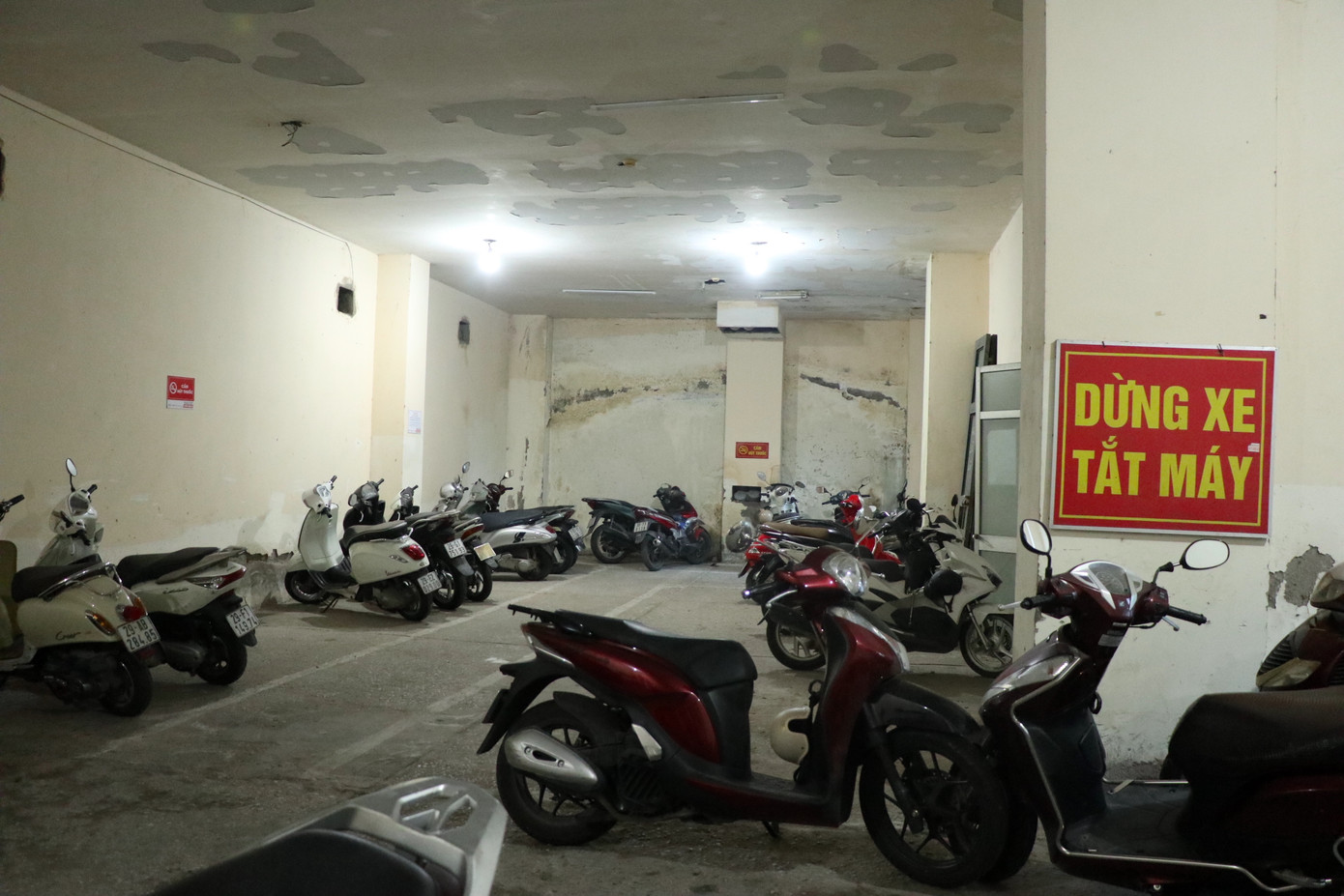 Không gian chật hẹp không đảm bảo điều kiện về phòng chống cháy nổ.