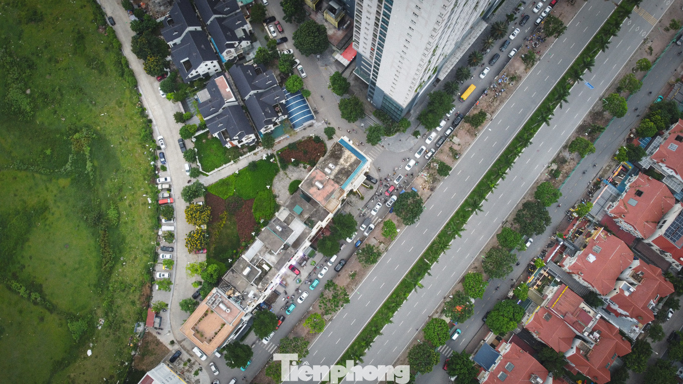 Dự án đường Vành đai 3,5 đoạn từ Đại lộ Thăng Long đến Quốc lộ 32 dài 5,5km, có tổng mức đầu tư hơn 1.795 tỷ đồng, do UBND huyện Hoài Đức (Hà Nội) làm chủ đầu tư. Đến tháng 5/2025, dự án đã thực hiện ước đạt được 90% khối lượng theo hợp đồng, đường vành đai 3,5 dự kiến hoàn thiện trong năm 2025. Dự án đường Vành đai 3,5 đoạn từ Đại lộ Thăng Long đến Quốc lộ 32 dài 5,5km, có tổng mức đầu tư hơn 1.795 tỷ đồng, do UBND huyện Hoài Đức (Hà Nội) làm chủ đầu tư. Đến tháng 5/2025, dự án đã thực hiện ước đạt được 90% khối lượng theo hợp đồng, đường vành đai 3,5 dự kiến hoàn thiện trong năm 2025.