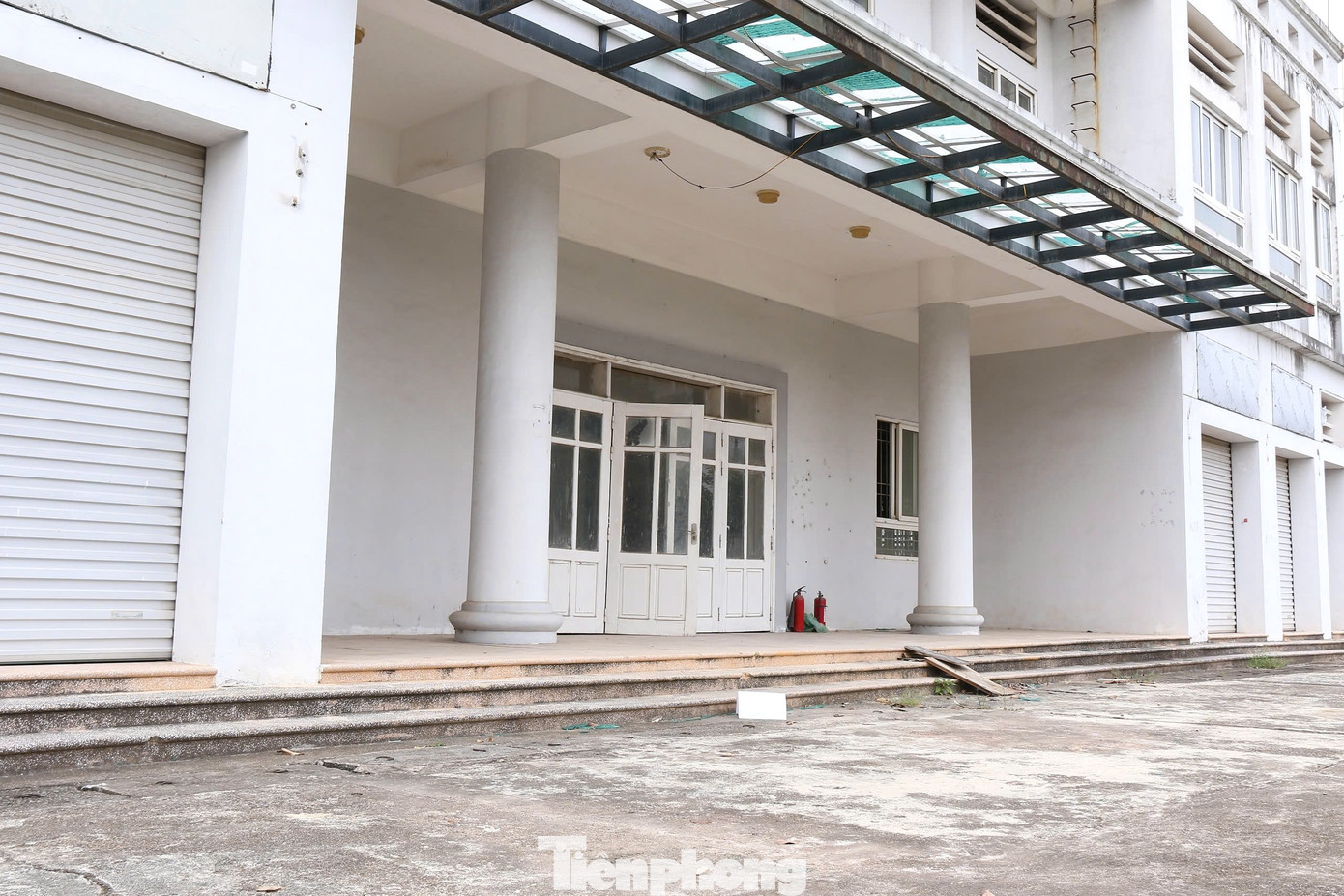 Nhiều năm qua, chợ Phúc Lý không có hoạt động mua bán, thường xuyên trong tình trạng "cửa đóng, then cài". Nhiều người dân sinh sống gần chợ cho biết, chợ từng được mở nhưng không thu hút được người bán về. Cả chục năm nay người dân vẫn phải đi chợ cóc, chợ đầu mối để mua hàng vì chợ dân sinh của phường chưa thể hoạt động.