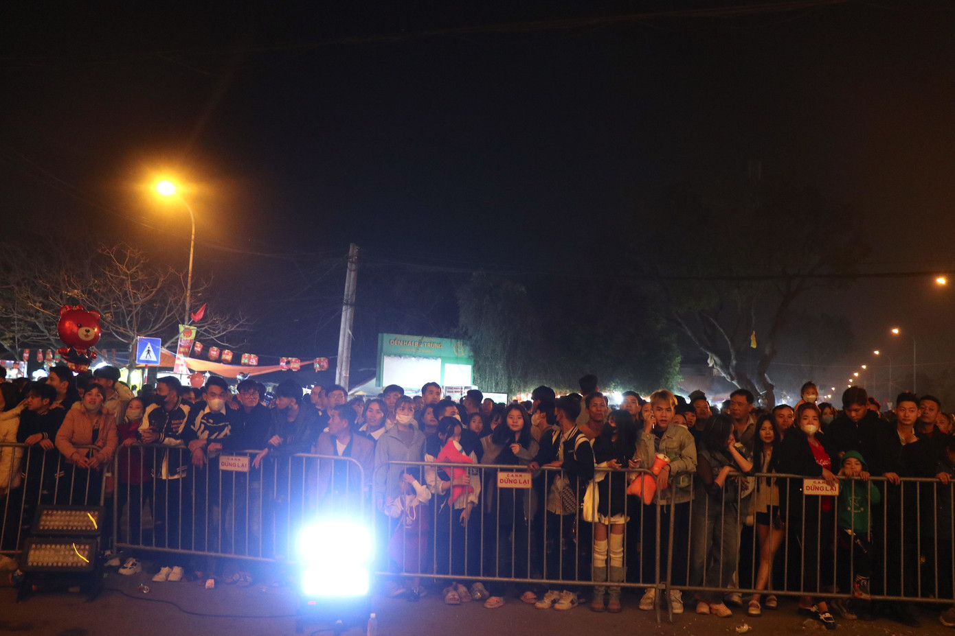 Được biết, lễ hội đền Hai Bà Trưng năm 2024 được tổ chức với quy mô lớn nhất từ trước đến nay. Được biết, lễ hội đền Hai Bà Trưng năm 2024 được tổ chức với quy mô lớn nhất từ trước đến nay.