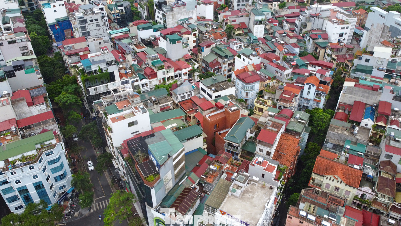 Như vậy, dù hơn 20 năm, số phận của dự án công viên này vẫn còn hàng loạt vướng mắc chưa được tháo gỡ. Với một quận nội thành eo hẹp quỹ đất, khan hiếm công viên, sân chơi cộng đồng như quận Đống Đa, quy hoạch đất xây công viên dù đã có nhưng chưa biết ngày nào hình thành được hạ tầng phục vụ cho đời sống sinh hoạt của người dân.