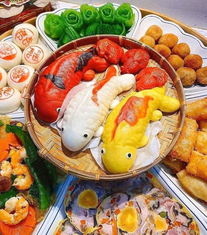 Được nhiều khách hàng yêu thích và lựa chọn nhất là set bánh gồm cá chép lớn nhân đậu xanh và 3 cá chép nhỏ, có giá 150.000 đồng. Được nhiều khách hàng yêu thích và lựa chọn nhất là set bánh gồm cá chép lớn nhân đậu xanh và 3 cá chép nhỏ, có giá 150.000 đồng.
