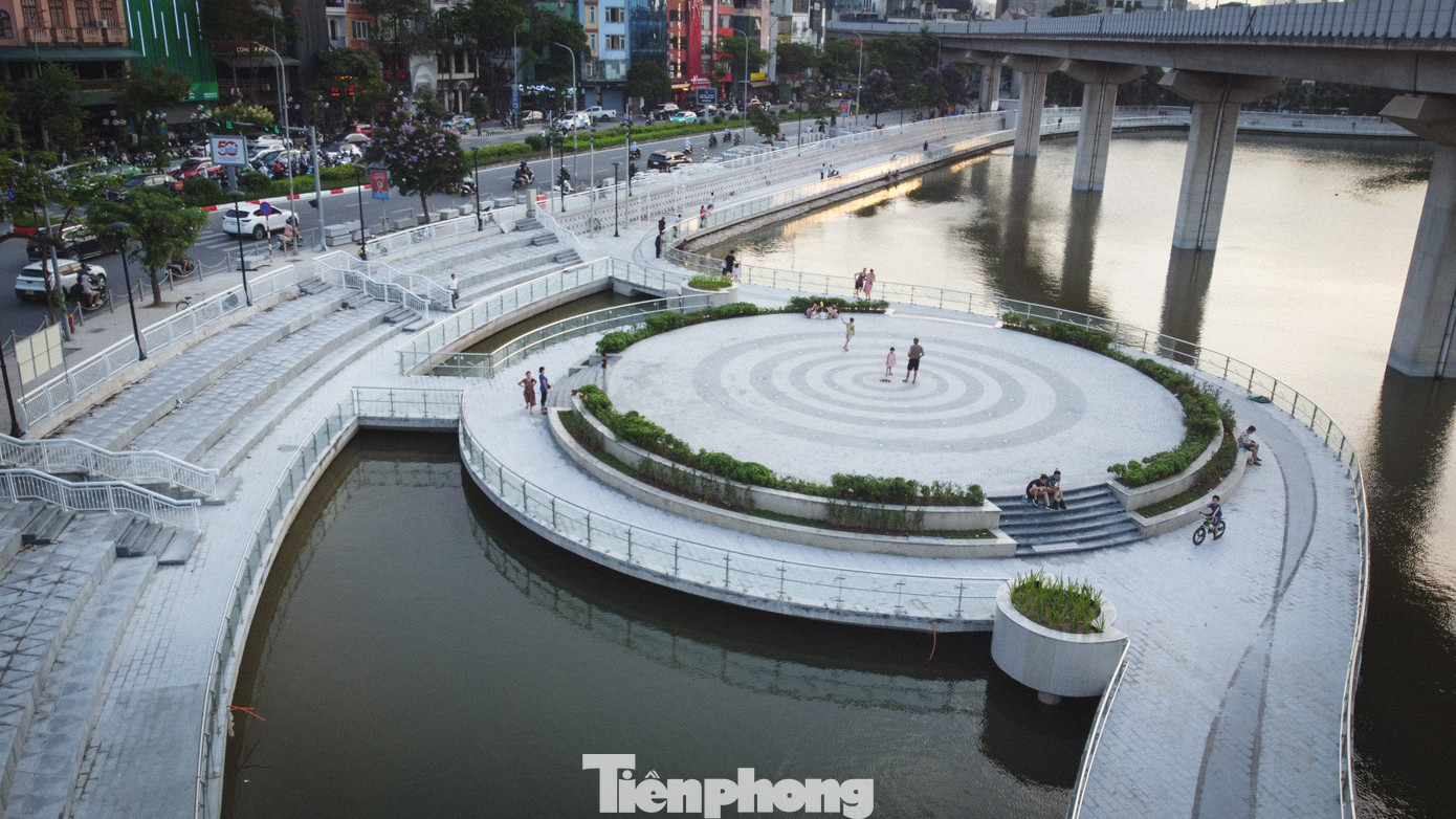 Sau cải tạo, nâng cấp, hồ Hoàng Cầu được kỳ vọng trở nên khang trang, sạch đẹp, kiến trúc hiện đại, đồng bộ với các công trình hiện có, phù hợp với xu thế phát triển chung, là điểm nhấn cảnh quan của Hà Nội. Công trình dự kiến hoàn thành vào cuối tháng 8 năm nay. Sau cải tạo, nâng cấp, hồ Hoàng Cầu được kỳ vọng trở nên khang trang, sạch đẹp, kiến trúc hiện đại, đồng bộ với các công trình hiện có, phù hợp với xu thế phát triển chung, là điểm nhấn cảnh quan của Hà Nội. Công trình dự kiến hoàn thành vào cuối tháng 8 năm nay.