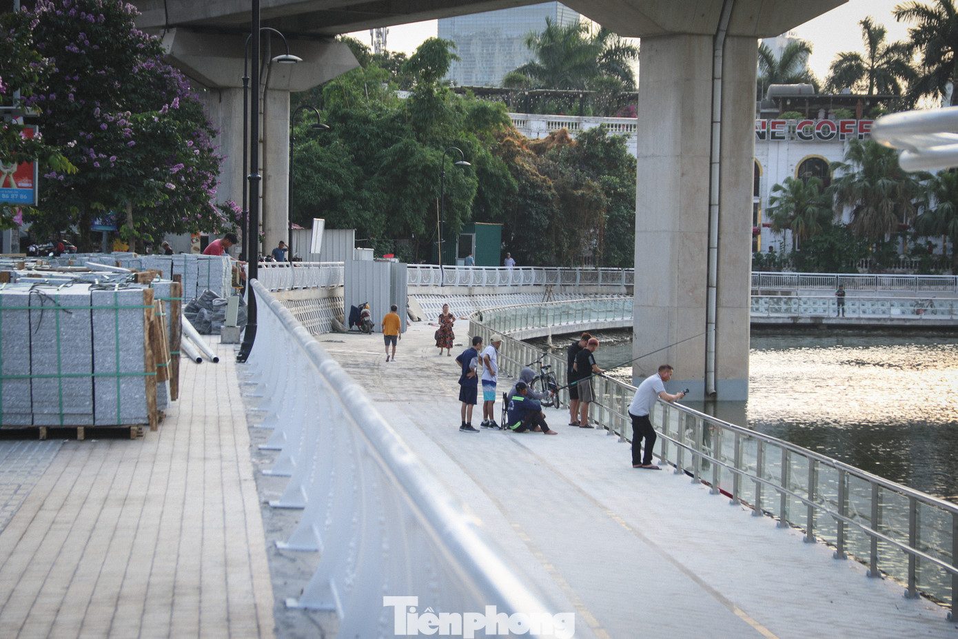 Sau khi cải tạo, hồ Đống Đa sẽ có một đoạn đường dạo không gian ngoài trời. Người dân quanh hồ Đống Đa bày tỏ mong muốn dự án sớm hoàn thiện để mọi người có khu vui chơi, tập thể dục an toàn. Sau khi cải tạo, hồ Đống Đa sẽ có một đoạn đường dạo không gian ngoài trời. Người dân quanh hồ Đống Đa bày tỏ mong muốn dự án sớm hoàn thiện để mọi người có khu vui chơi, tập thể dục an toàn.