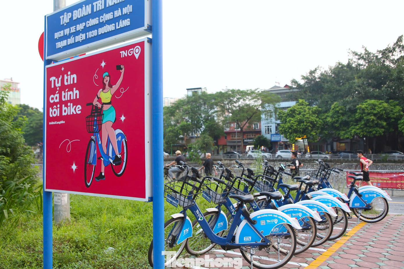 Tháng 8/2023, Hà Nội triển khai thí điểm mô hình xe đạp công cộng với 79 trạm và 1000 chiếc xe được lắp đặt khắp các quận tại các vị trí gần trạm xe buýt, tàu điện để người dân và du khách thuận tiện sử dụng.