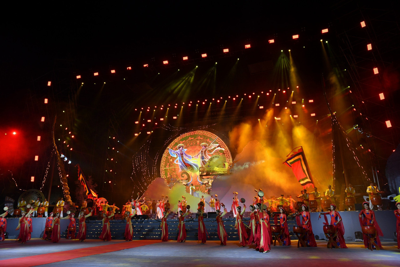 Những màn trình diễn đặc sắc trong Chương trình nghệ thuật “Âm vang Mê Linh” Những màn trình diễn đặc sắc trong Chương trình nghệ thuật “Âm vang Mê Linh”