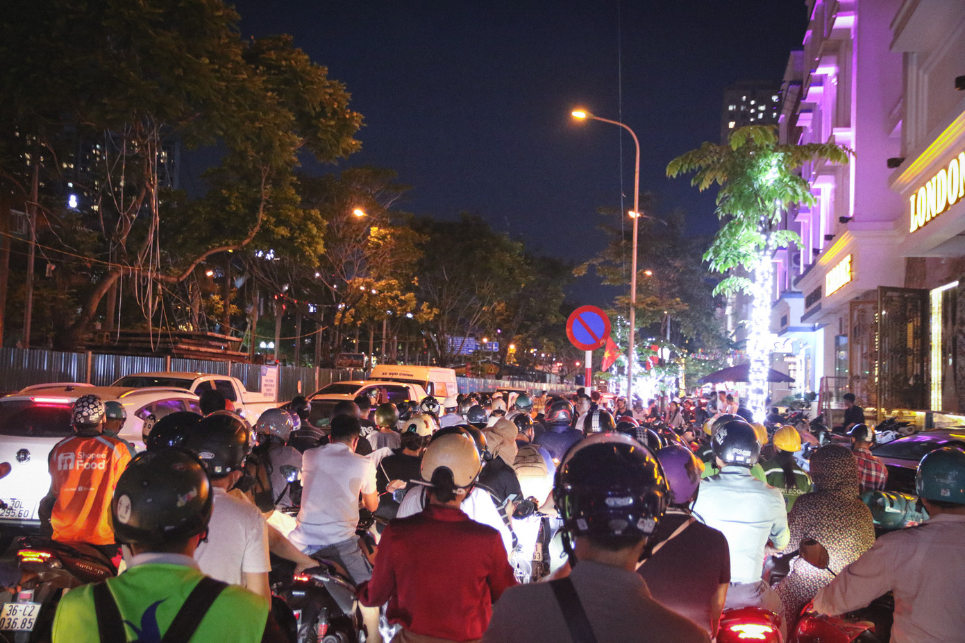 Đáng nói, vào cuối tháng 6, nhiều bất cập về công tác đảm bảo an toàn được chỉ ra sau khi Thanh tra Sở Xây dựng Hà Nội tiến hành kiểm tra thực địa công trường thi công nút giao khác mức giữa đường Vành đai 3,5 với đại lộ Thăng Long. Đồng thời, Thanh tra Sở Xây dựng Hà Nội chỉ đạo Đội Thanh tra xây dựng Hoài Đức làm việc trực tiếp với nhà thầu, yêu cầu đơn vị thi công nhanh chóng khắc phục các tồn tại, thực hiện nghiêm các nội dung trong giấy phép thi công.