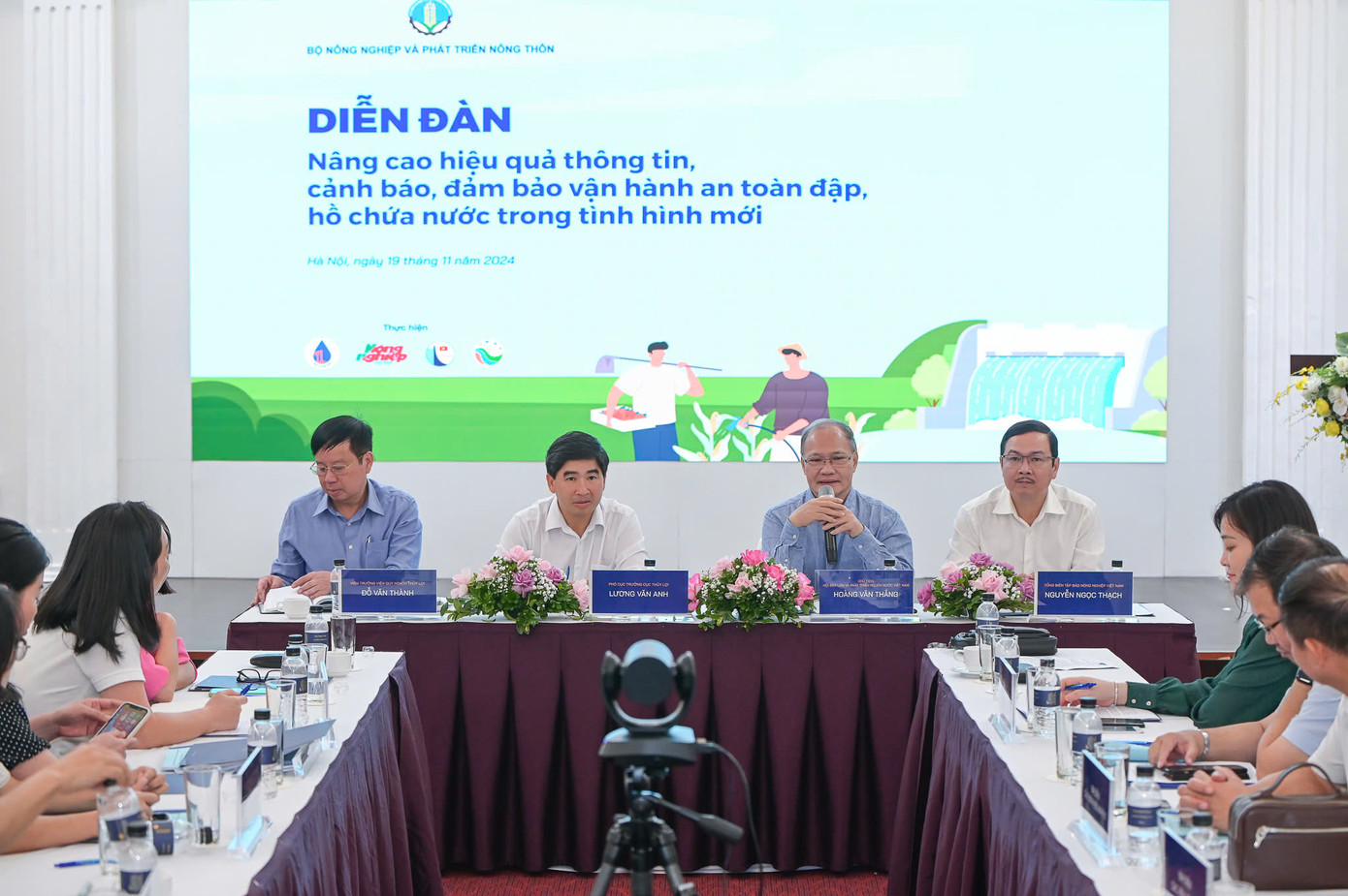 Nhiều thông tin mới được chia sẻ trong khuôn khổ diễn đàn. Nhiều thông tin mới được chia sẻ trong khuôn khổ diễn đàn.