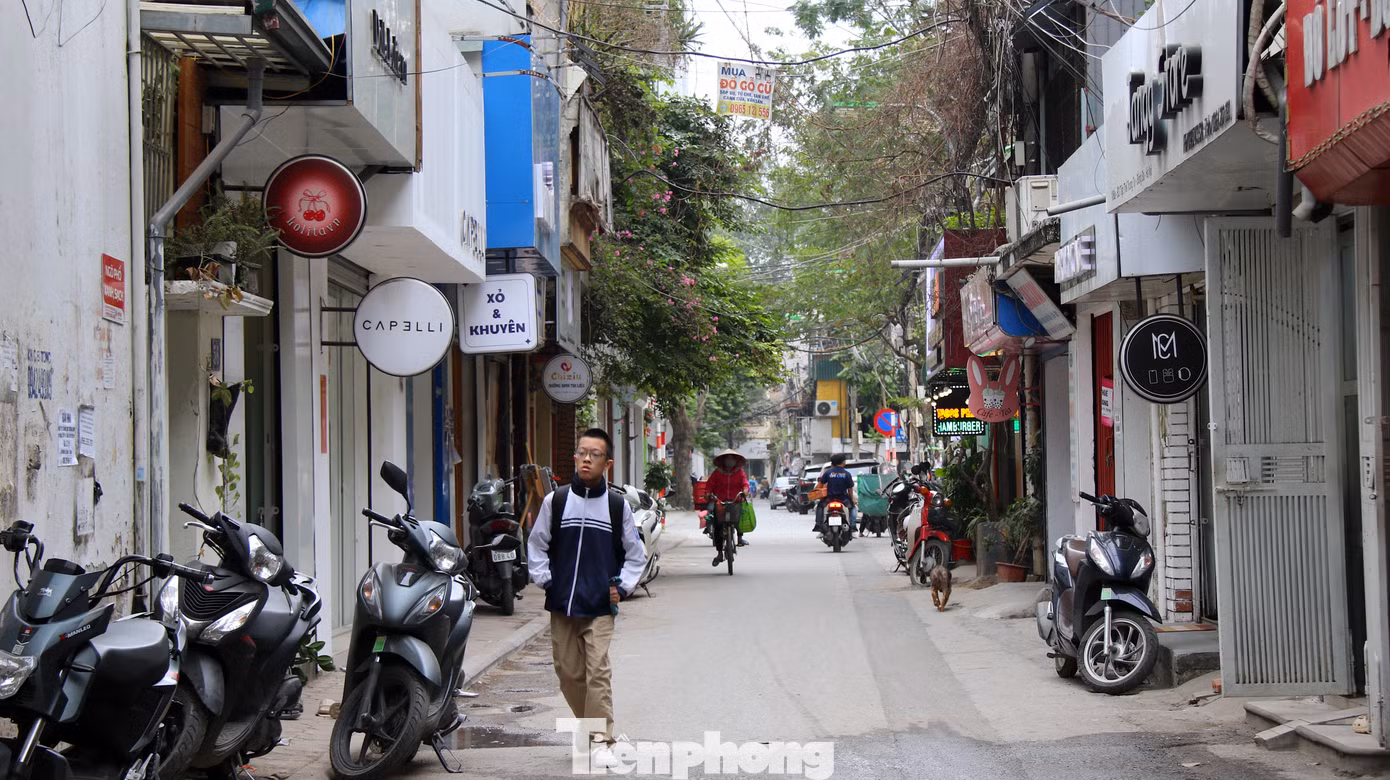 Sở Quy hoạch - Kiến trúc Hà Nội cho biết, Sở đã có nhiều văn bản hướng dẫn, đôn đốc UBND các quận, huyện và thị xã Sơn Tây tổ chức thực hiện, đặc biệt lưu ý tập trung triển khai trước các nhà chung cư theo tiến độ giai đoạn 1 tại Kế hoạch số 329 ngày 31/12/2021 của UBND Thành phố. Trước thông tin về việc thành phố có chủ trương quy hoạch lại khu tập thể này, nhiều người dân tại các khu tập thể có nghe được thông tin nhưng chưa nắm rõ được quy hoạch của khu vực.