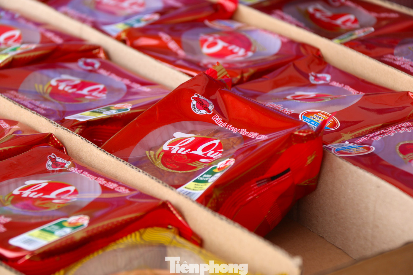 Dù được bày bán sớm và tung ra nhiều ưu đãi nhưng số lượng bánh tồn kho khiến nhiều người kinh doanh buồn rầu.