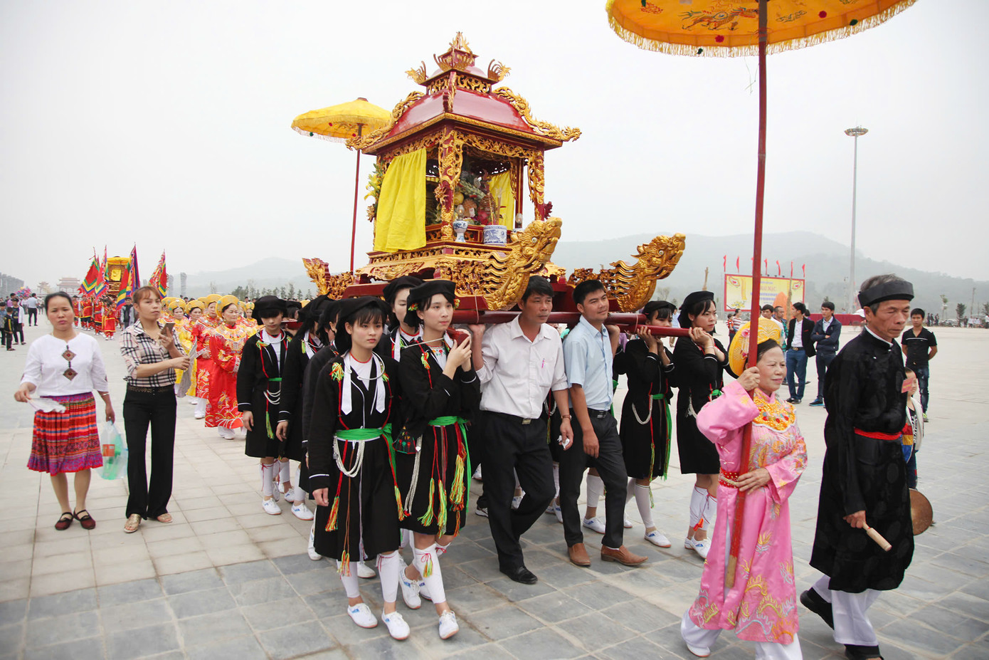 Đồng bào dân tộc Sán Dìu với trang phục truyền thống tại Lễ hội Tây Thiên (Tam Đảo) - Ảnh: Báo Vĩnh Phúc.