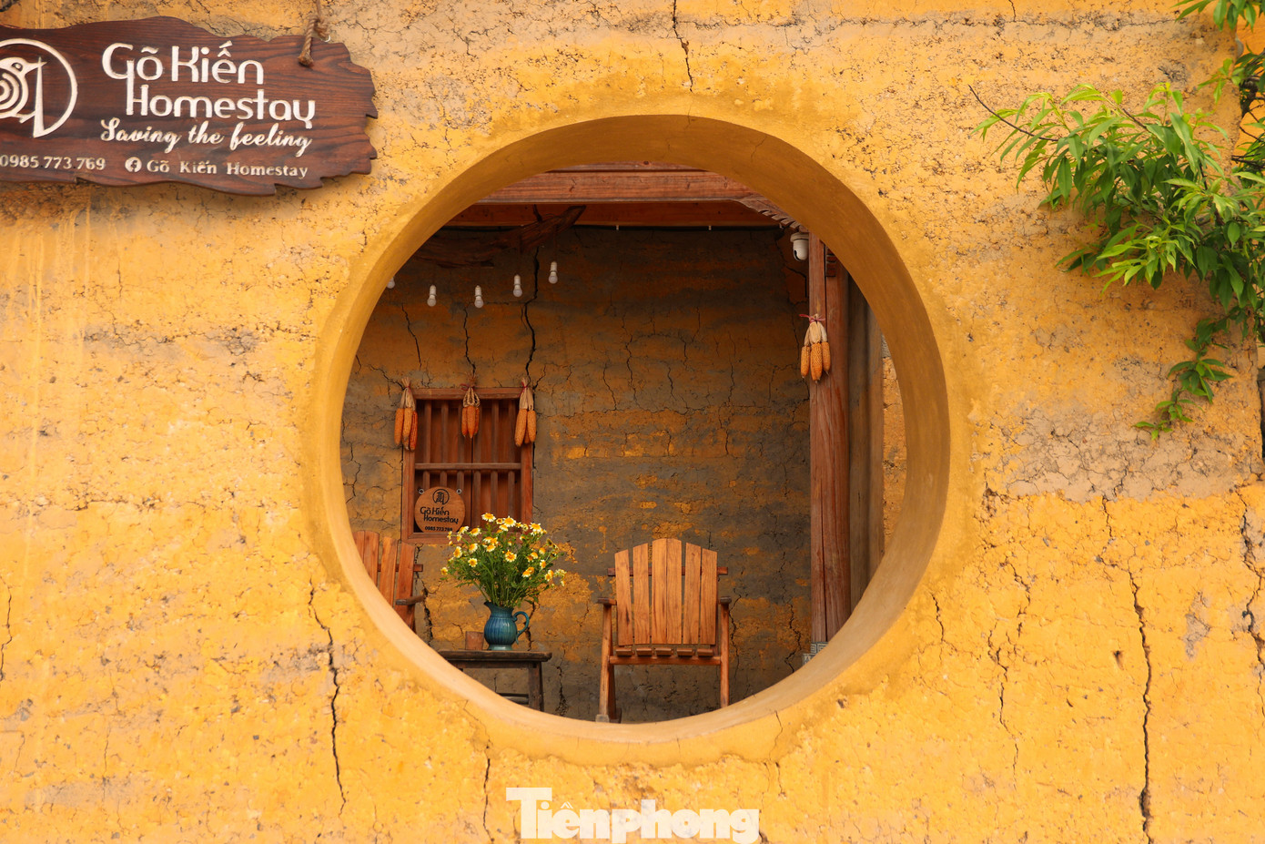 Dạo quanh một vòng Lô Lô Chải, du khách sẽ có cơ hội chiêm ngưỡng kiến trúc nhà trình tường đặc trưng thường thấy ở cao nguyên đá Hà Giang. Dạo quanh một vòng Lô Lô Chải, du khách sẽ có cơ hội chiêm ngưỡng kiến trúc nhà trình tường đặc trưng thường thấy ở cao nguyên đá Hà Giang.