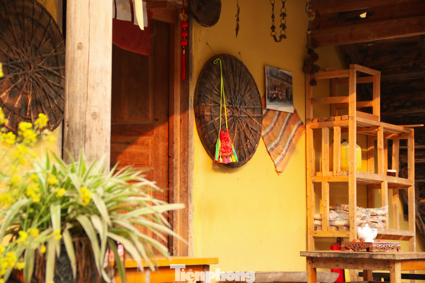 Để phù hợp làm du lịch, các hộ dân đã sửa sang, làm thêm vệ sinh khép kín, tiện cho du khách đến ăn nghỉ, sinh hoạt, nhưng không làm ảnh hưởng đến kiến trúc bên ngoài và tổng thể. Để phù hợp làm du lịch, các hộ dân đã sửa sang, làm thêm vệ sinh khép kín, tiện cho du khách đến ăn nghỉ, sinh hoạt, nhưng không làm ảnh hưởng đến kiến trúc bên ngoài và tổng thể.