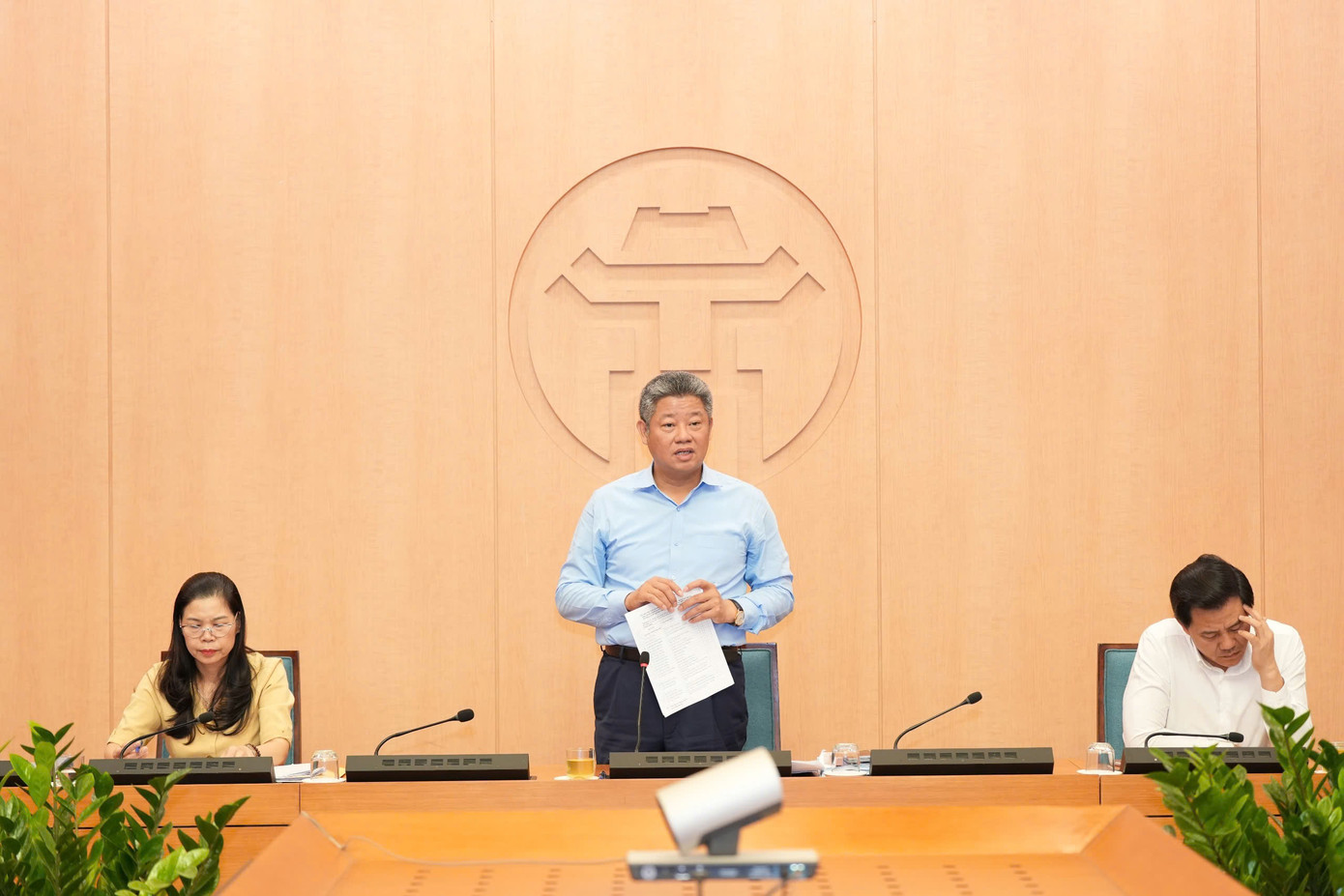 Phó Chủ tịch UBND TP Hà Nội Nguyễn Mạnh Quyền phát biểu tại hội nghị.