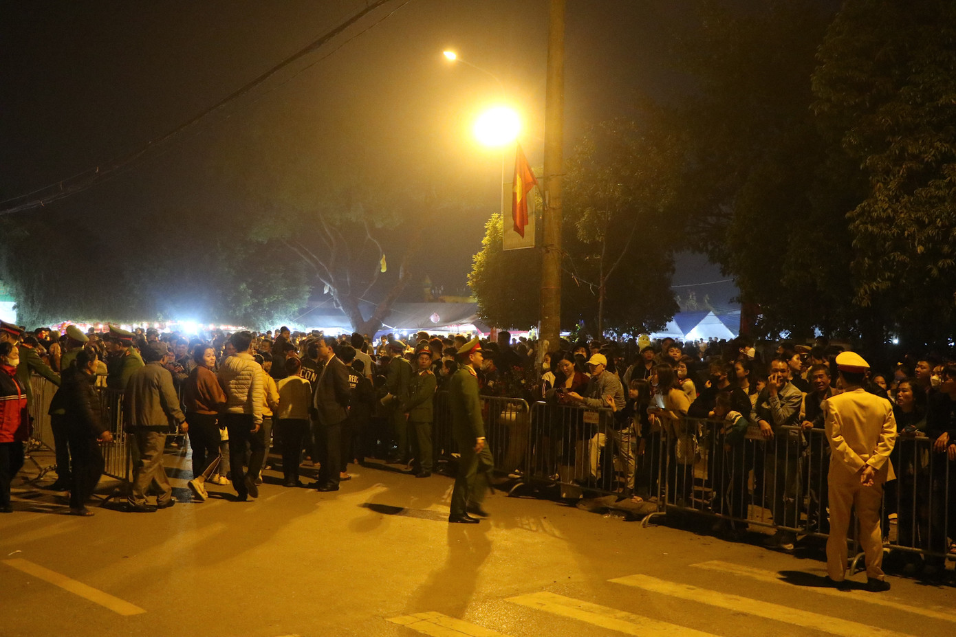 Lễ hội Đền thờ Hai Bà Trưng là hoạt động văn hóa tâm linh nhằm tưởng nhớ, tri ân công đức của hai vị Anh hùng dân tộc Trưng Trắc và Trưng Nhị, cùng các tướng lĩnh lãnh đạo cuộc khởi nghĩa đánh đổ ách thống trị của nhà Đông Hán giành lại nền độc lập dân tộc vào những năm 40-43 sau Công nguyên. Lễ hội Đền thờ Hai Bà Trưng là hoạt động văn hóa tâm linh nhằm tưởng nhớ, tri ân công đức của hai vị Anh hùng dân tộc Trưng Trắc và Trưng Nhị, cùng các tướng lĩnh lãnh đạo cuộc khởi nghĩa đánh đổ ách thống trị của nhà Đông Hán giành lại nền độc lập dân tộc vào những năm 40-43 sau Công nguyên.