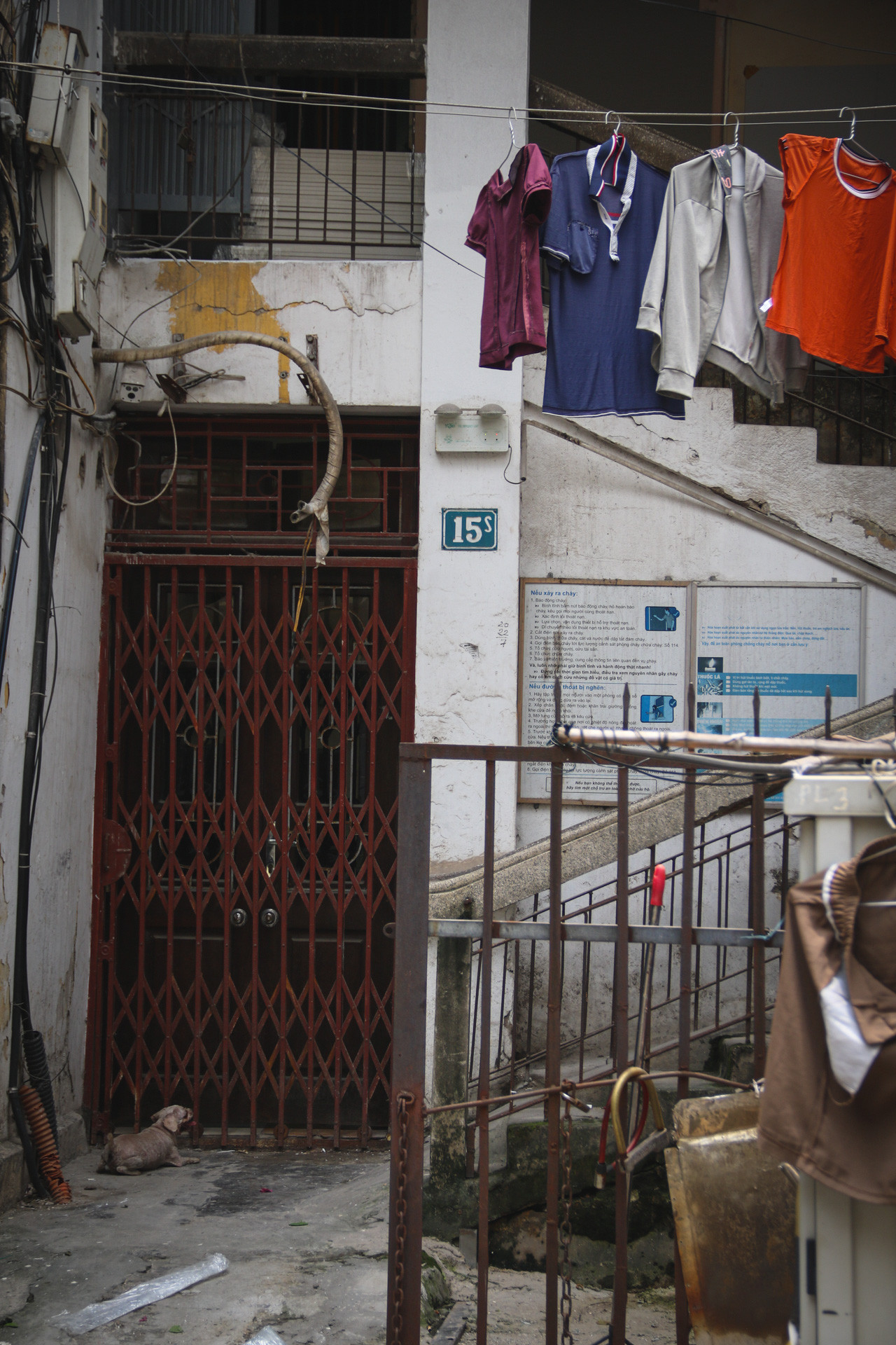 Nhiều khu vực tại khu tập thể bị người dân cơi nới để có thêm diện tích sử dụng.