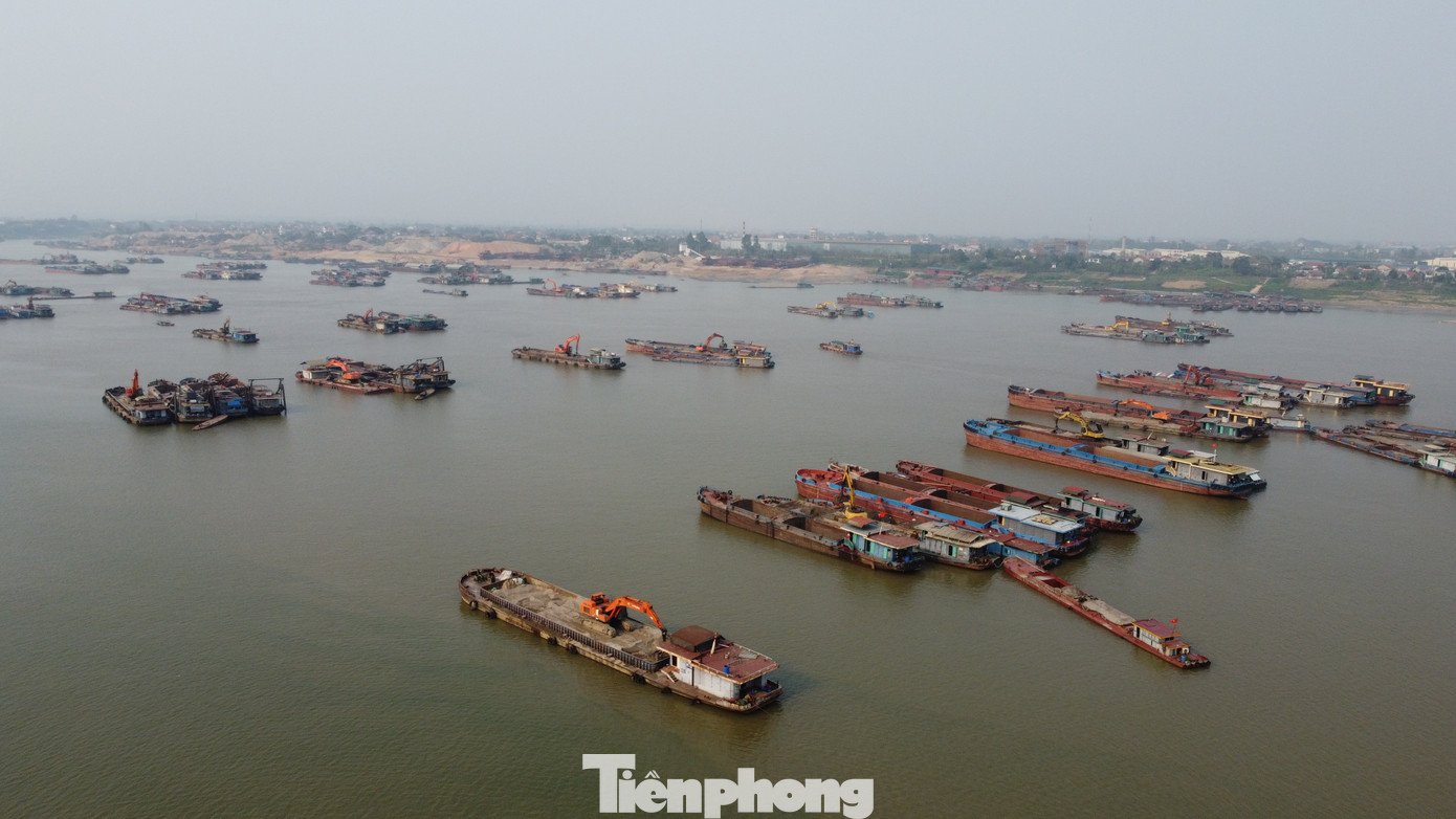 Theo đại diện UBND xã Phú Hồng, khu vực thôn La Phẩm 2 thuộc địa phương không hề được thành phố cấp giấy phép khai thác khoáng sản. Theo đại diện UBND xã Phú Hồng, khu vực thôn La Phẩm 2 thuộc địa phương không hề được thành phố cấp giấy phép khai thác khoáng sản.