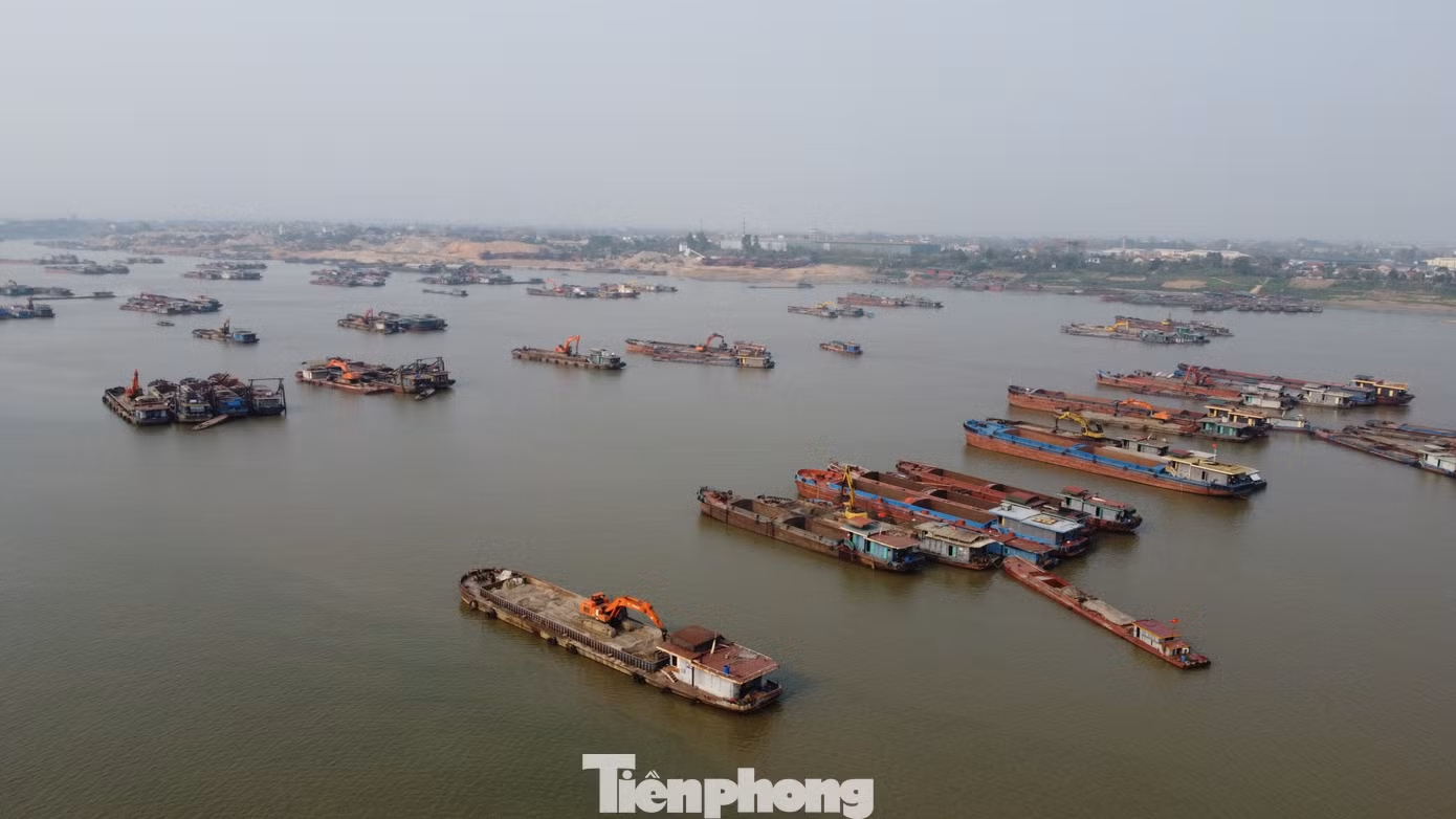 Theo đại diện UBND xã Phú Hồng, khu vực thôn La Phẩm 2 thuộc địa phương không hề được thành phố cấp giấy phép khai thác khoáng sản. Theo đại diện UBND xã Phú Hồng, khu vực thôn La Phẩm 2 thuộc địa phương không hề được thành phố cấp giấy phép khai thác khoáng sản.
