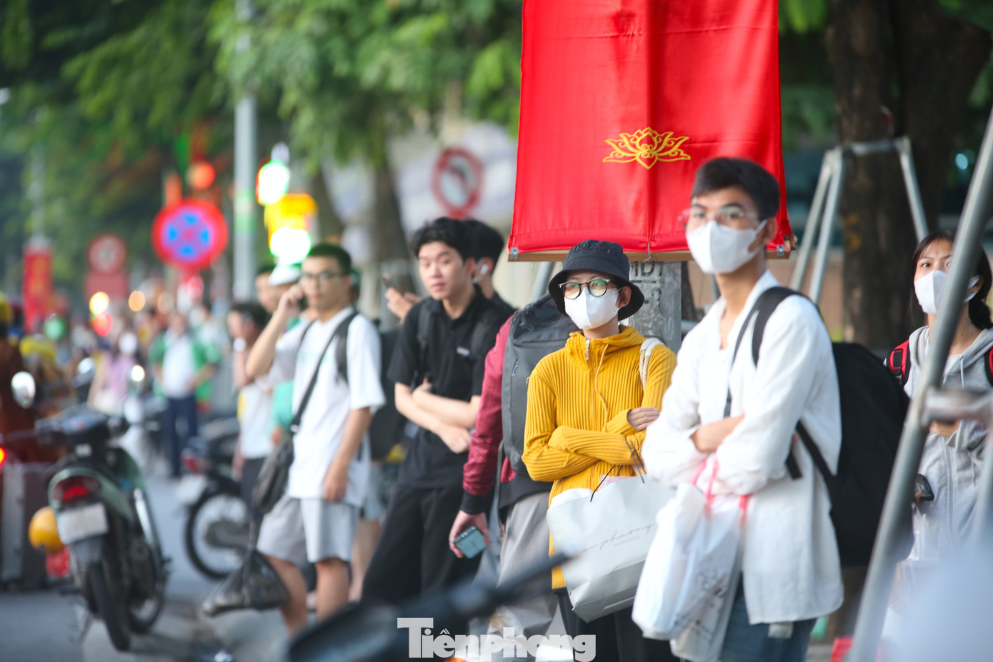 Tình trạng xe khách chạy rùa bò đón, trả khách vốn là nỗi nhức nhối, đang gây mất trật tự an toàn giao thông, đặc biệt là các dịp nghỉ lễ, khi mà nhu cầu đi lại của người dân tăng cao.