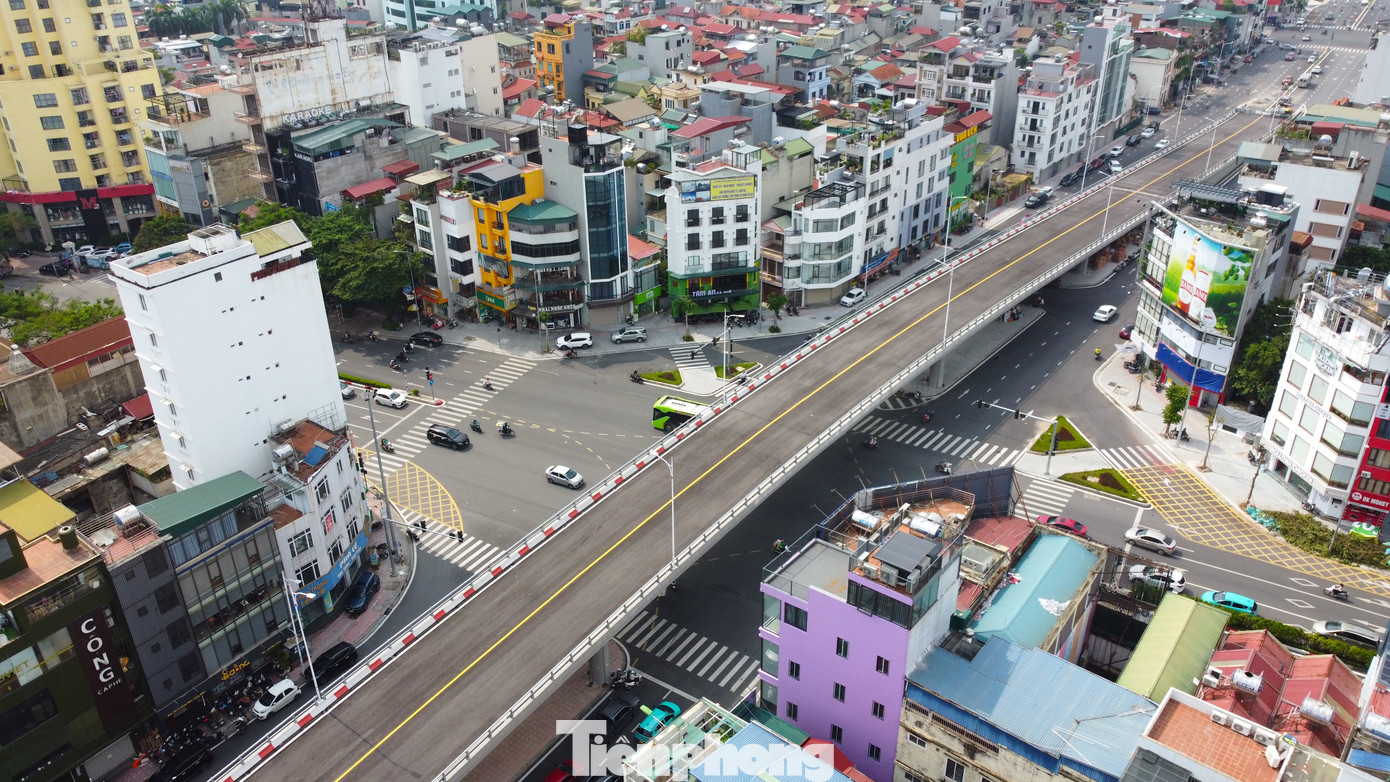 Khởi công từ tháng 12/2018, tuyến đường nối từ Nguyễn Văn Cừ đến Ngọc Thụy (Long Biên) có chiều dài khoảng 1,52km, bắt đầu từ giao điểm với đường Nguyễn Văn Cừ và kết thúc tại ngõ 264 đê Ngọc Thụy.