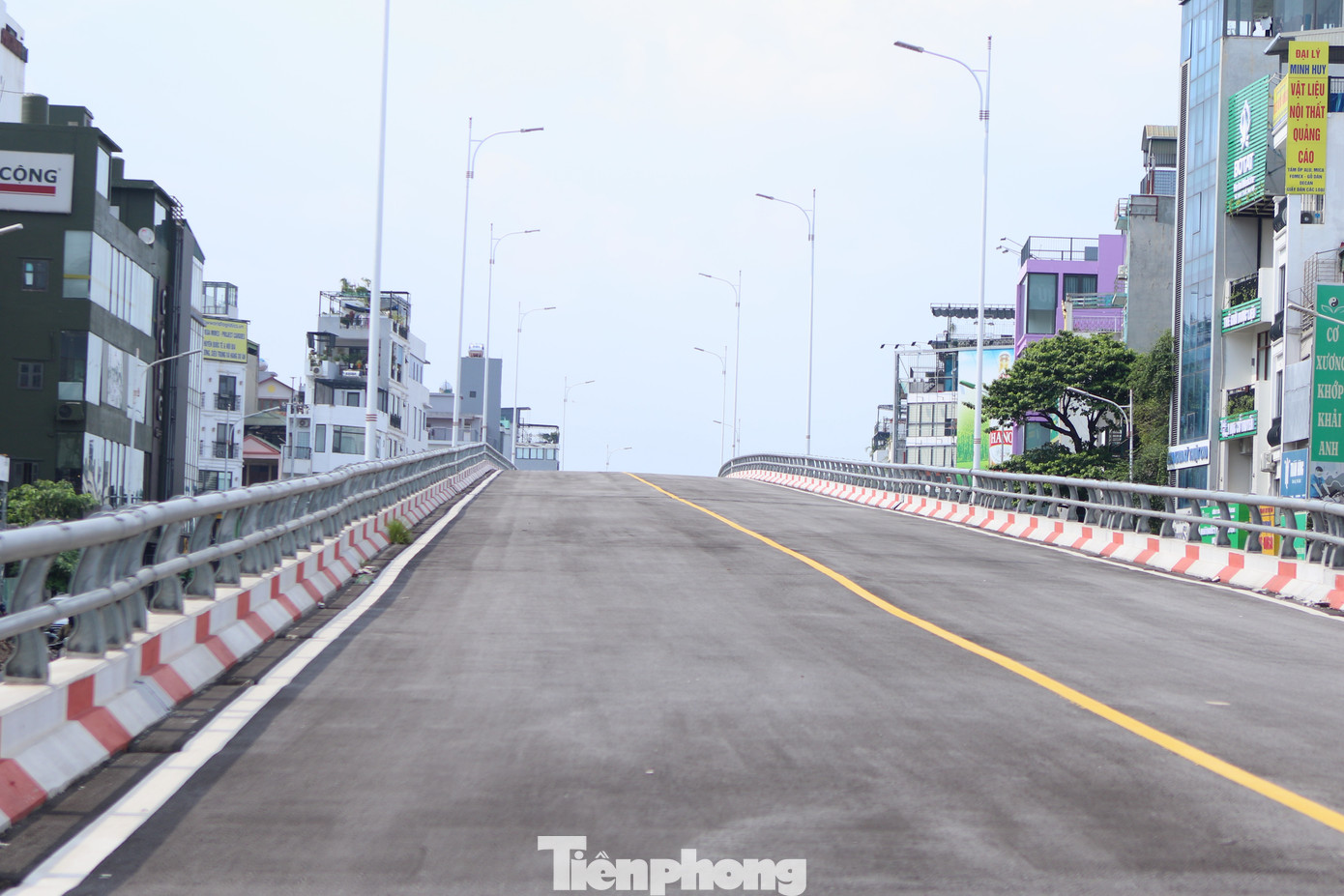 Các đoạn tuyến đã cơ bản hoàn thiện hạng mục chính, người dân đã có thể di chuyển từ nút giao Nguyễn Văn Cừ - Hồng Tiến đến nút giao Ngọc Thụy và ngược lại.