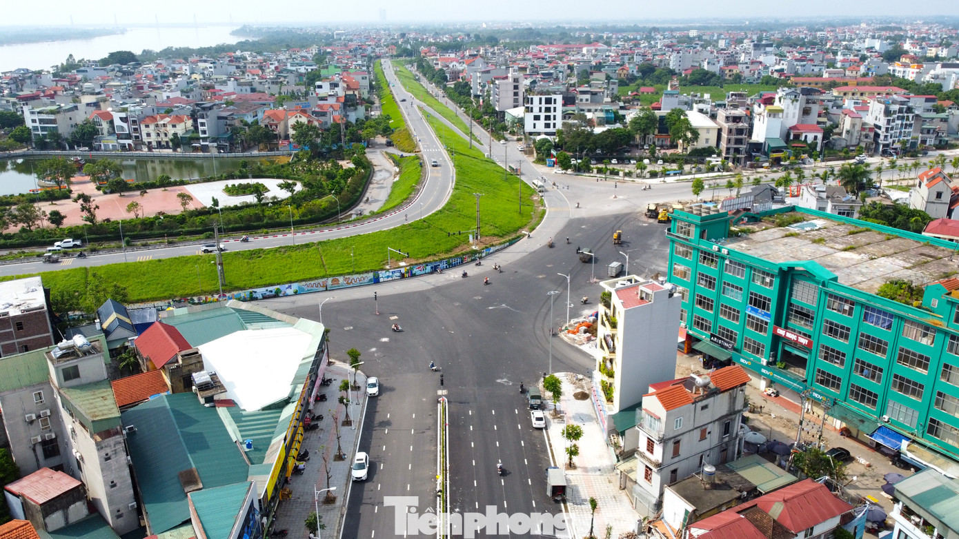Công trình được khởi công năm 2018 với tổng mức đầu tư 1.200 tỷ đồng, do UBND quận Long Biên làm chủ đầu tư. Trong đó, hơn một nửa dành cho giải phóng mặt bằng, hỗ trợ tái định cư.