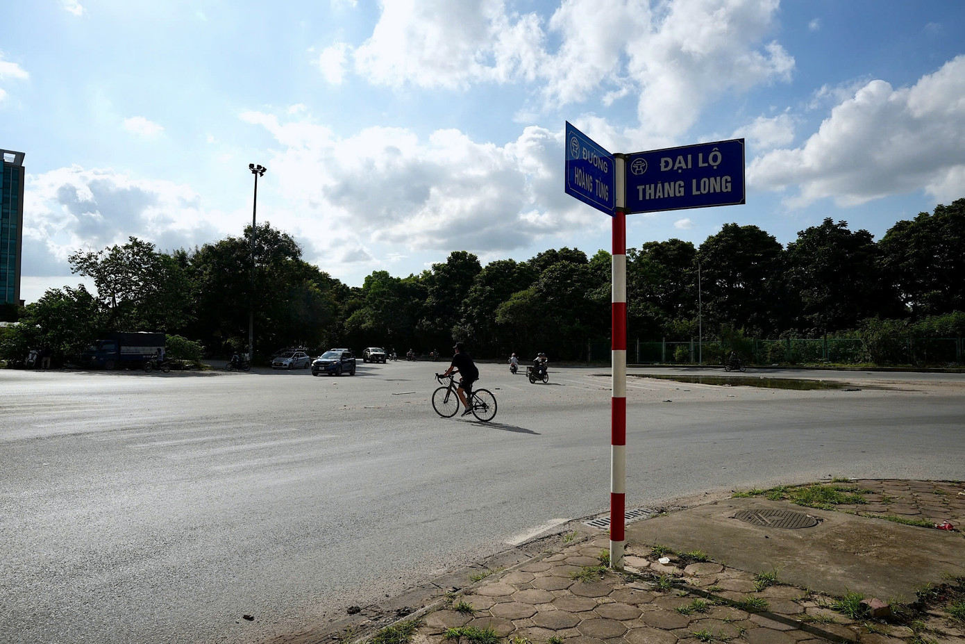 Đoạn đường Vành đai 3,5 (đường Hoàng Tùng) đã hoàn thành và đưa vào sử dụng.