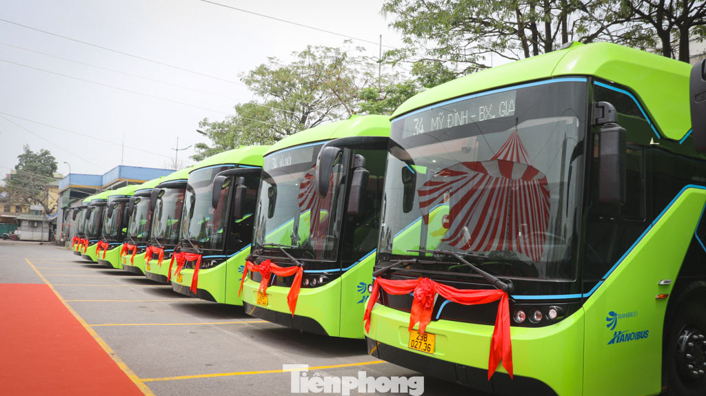 17 xe buýt điện số 34 chính thức đi vào khai thác ngày 18/4.