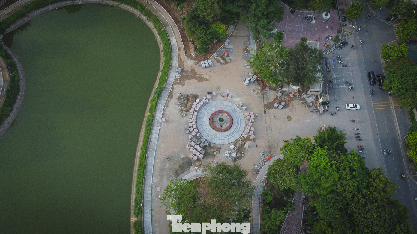 Hệ thống lòng đường, vỉa hè đi bộ trong công viên được sửa sang, lát mới toàn bộ.