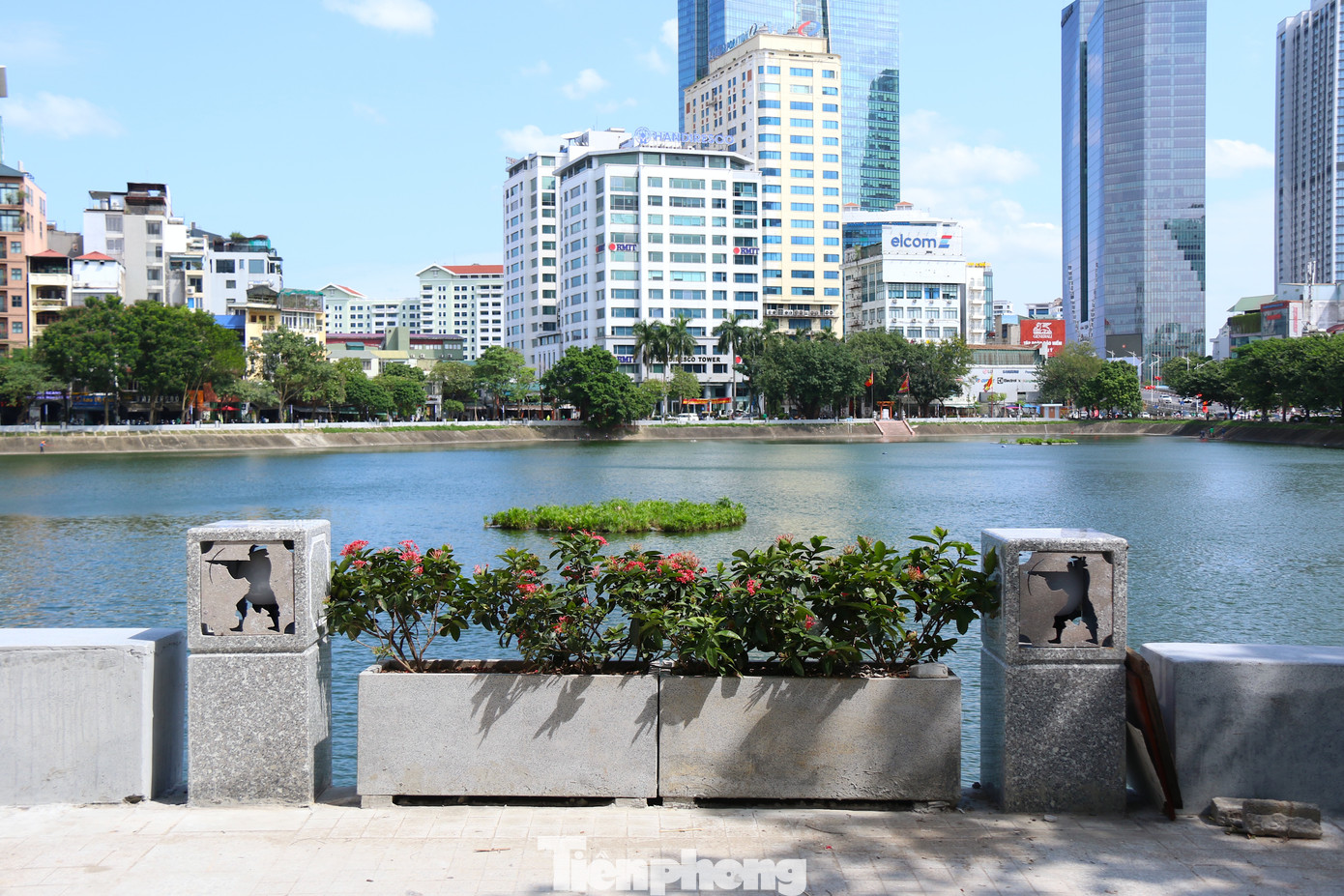 Đại Việt sử ký toàn thư còn ghi các sự kiện năm 1010, nhà Lý cho lập điện Giảng Võ; năm 1070 lập Xạ Đình. Tháng 8/1253, vua Trần Thái Tông lập Giảng Võ trường làm nơi học tập của các tướng lĩnh.