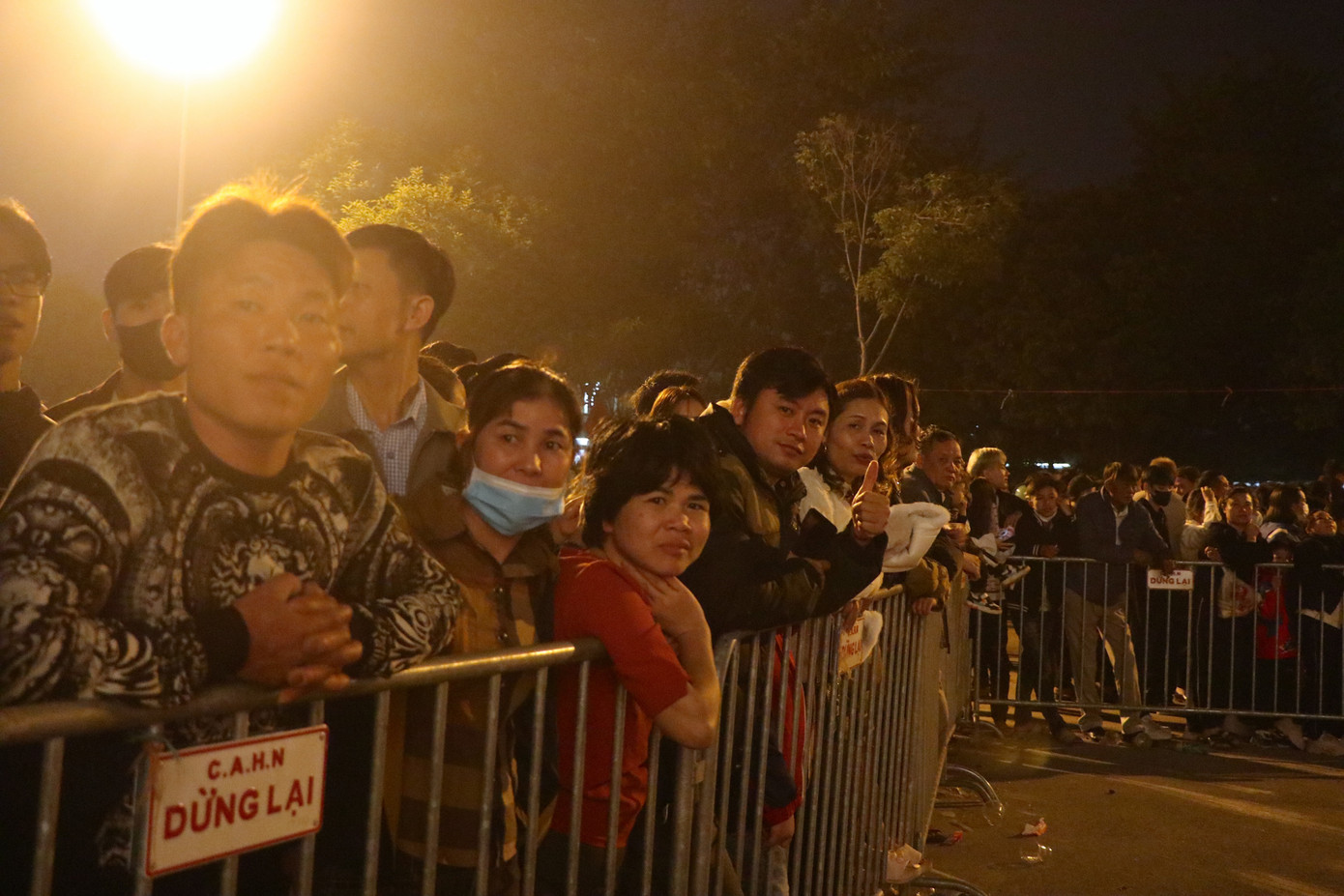 Điểm nhấn thu hút đông du khách đến với lễ hội năm nay chính là chương trình nghệ thuật trình diễn âm thanh, ánh sáng đặc sắc theo công nghệ hiện đại với chủ để "Âm vang Mê Linh". Điểm nhấn thu hút đông du khách đến với lễ hội năm nay chính là chương trình nghệ thuật trình diễn âm thanh, ánh sáng đặc sắc theo công nghệ hiện đại với chủ để "Âm vang Mê Linh".