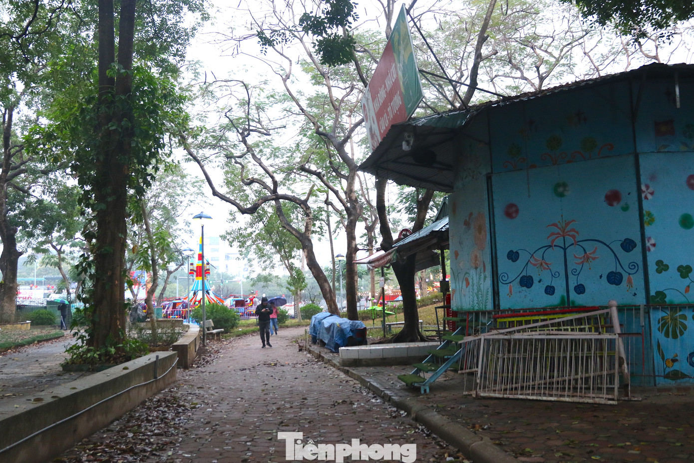 Tuy nhiên trong những năm gần đây, nhiều hạng mục trong hệ thống hạ tầng kỹ thuật của công viên Nghĩa Đô đã xuống cấp nhưng chưa được cải tạo, sửa chữa. Tuy nhiên trong những năm gần đây, nhiều hạng mục trong hệ thống hạ tầng kỹ thuật của công viên Nghĩa Đô đã xuống cấp nhưng chưa được cải tạo, sửa chữa.