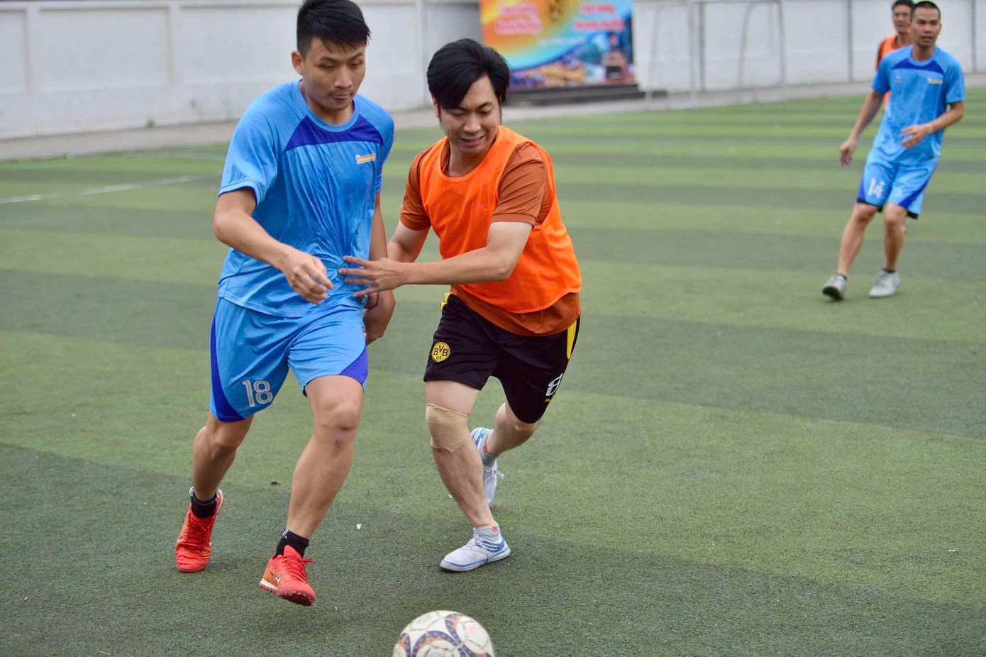 Gặp đội bóng liên quân Văn phòng Trung ương Đoàn và Học viện Thanh thiếu niên Việt Nam tại trận tranh Cup vô địch, đội bóng báo Tiền Phong đã giành chiếnh thắng thuyết phục với tỷ số 4-2.