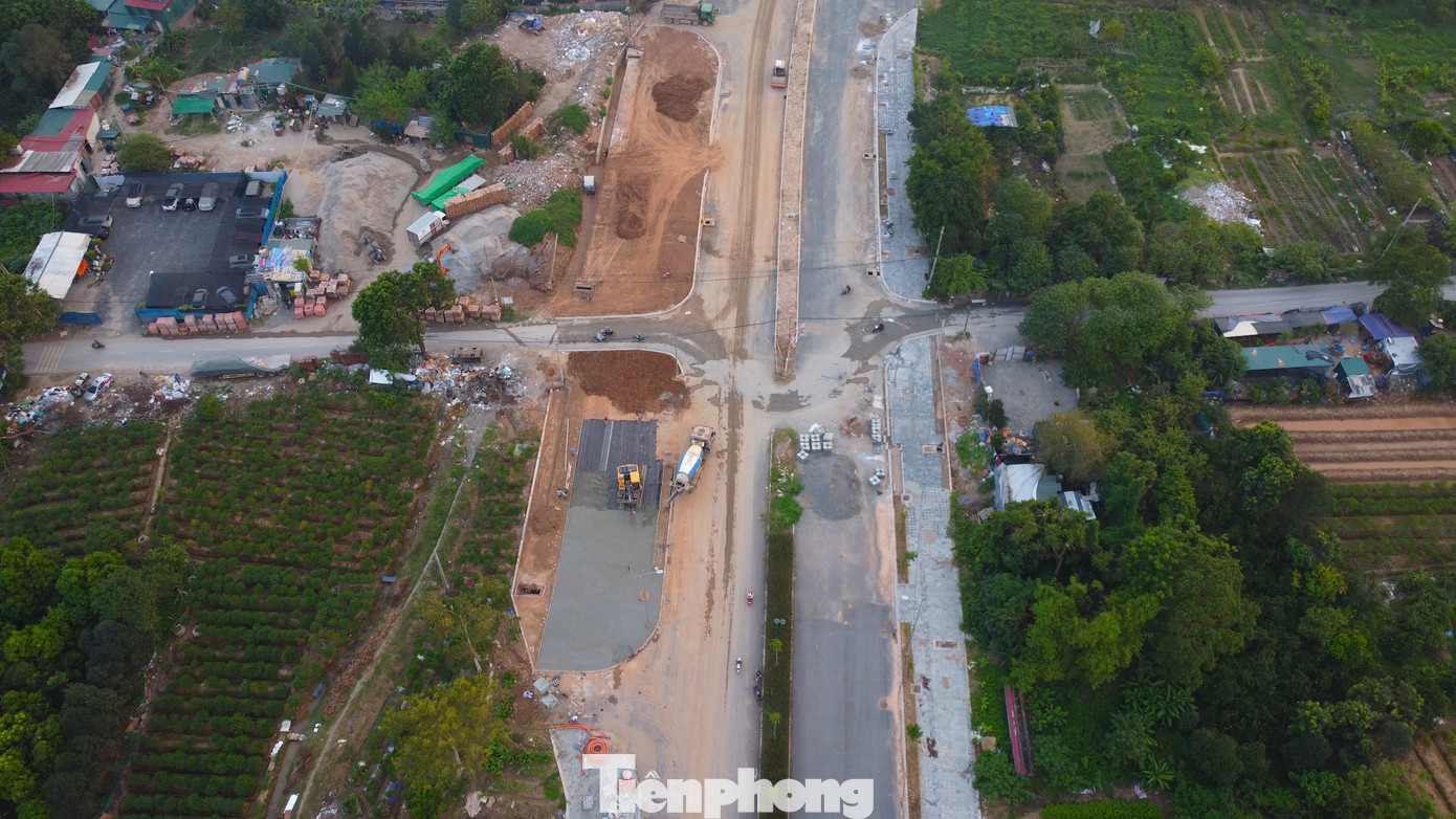 Thời tiết mưa nhiều gây ảnh hưởng lớn tới việc thi công. Thời tiết mưa nhiều gây ảnh hưởng lớn tới việc thi công.