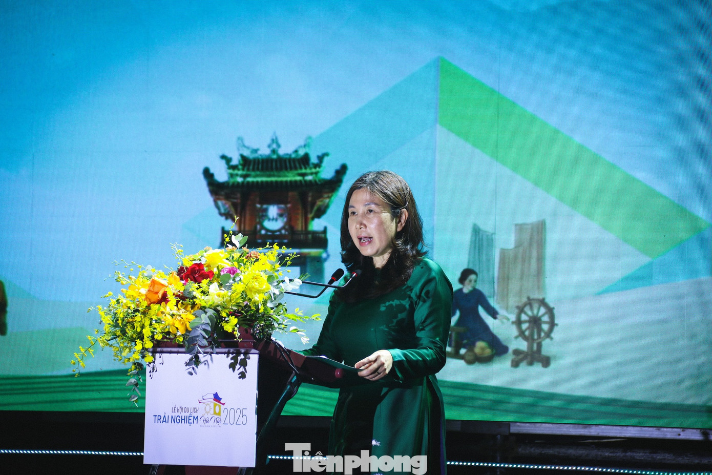 Giám đốc Sở Du lịch Hà Nội Đặng Hương Giang phát biểu trong buổi lễ. Giám đốc Sở Du lịch Hà Nội Đặng Hương Giang phát biểu trong buổi lễ.
