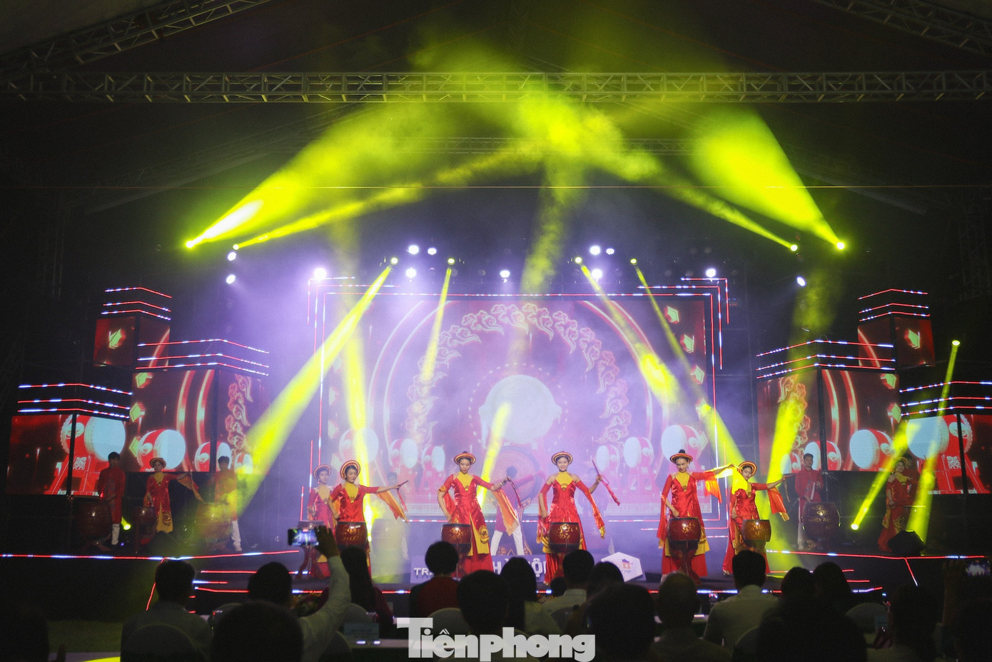 Lễ hội mang đến không gian trải nghiệm “Điểm đến Hà Nội” qua mô hình, tiểu cảnh đặc trưng và công nghệ thực tế ảo, VR360, 3D mapping, tái hiện hàng trăm cảnh đẹp Thủ đô. Lễ hội mang đến không gian trải nghiệm “Điểm đến Hà Nội” qua mô hình, tiểu cảnh đặc trưng và công nghệ thực tế ảo, VR360, 3D mapping, tái hiện hàng trăm cảnh đẹp Thủ đô.