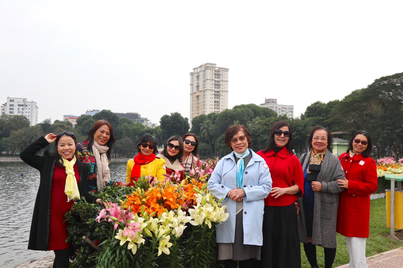 Không gian hoa tươi được trang trí lộng lẫy thu hút nhiều người dân Thủ đô tới tham quan, trải nghiệm. Không gian hoa tươi được trang trí lộng lẫy thu hút nhiều người dân Thủ đô tới tham quan, trải nghiệm.