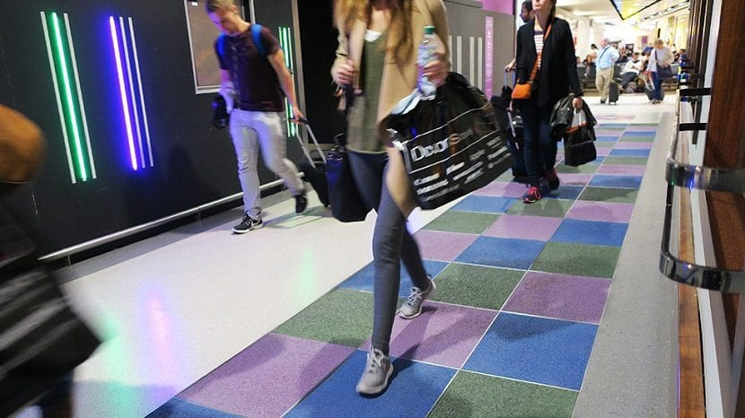 Với sáng kiến này, đi bộ cũng là một cách tạo ra năng lượng tái tạo, giúp bảo vệ môi trường - Ảnh minh hoạ.