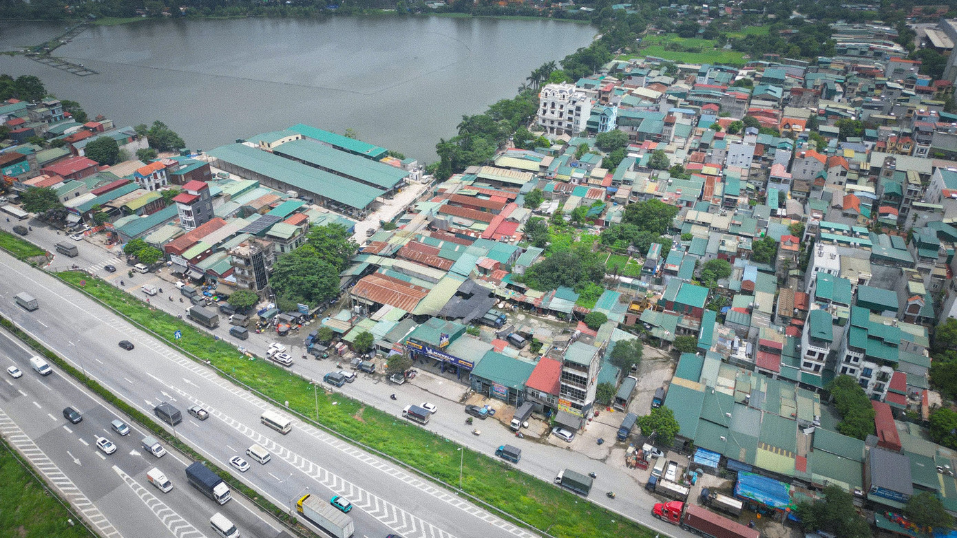 Nằm trên quốc lộ 1B, đoạn Pháp Vân, Khuyến Lương (quận Hoàng Mai), chợ cá Yên Sở nổi tiếng là chợ đầu mối thủy sản lớn nhất ở Hà Nội, cung cấp cá cho toàn thành phố. Nằm trên quốc lộ 1B, đoạn Pháp Vân, Khuyến Lương (quận Hoàng Mai), chợ cá Yên Sở nổi tiếng là chợ đầu mối thủy sản lớn nhất ở Hà Nội, cung cấp cá cho toàn thành phố.