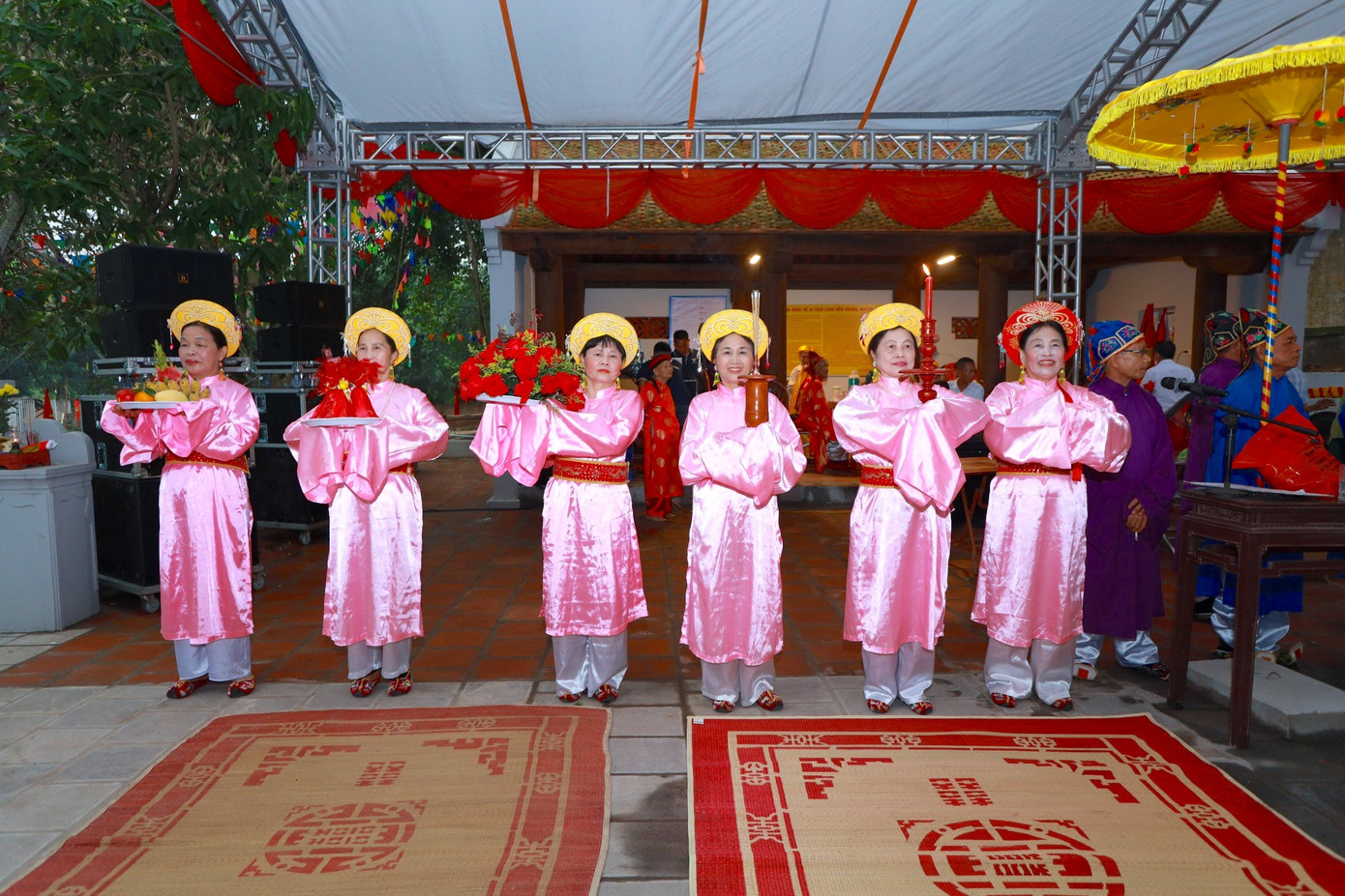 Các nghi thức rước kiệu, dâng hương, tế lễ tại lễ hội đình làng Ngọc Nhị 2024. Các nghi thức rước kiệu, dâng hương, tế lễ tại lễ hội đình làng Ngọc Nhị 2024.