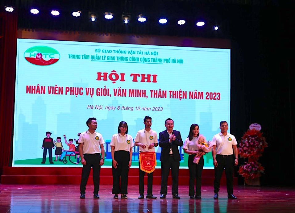 Đội thi của VinBus xuất sắc giành giải Nhất tại Hội thi nhân viên phục vụ giỏi, thân thiện 2023