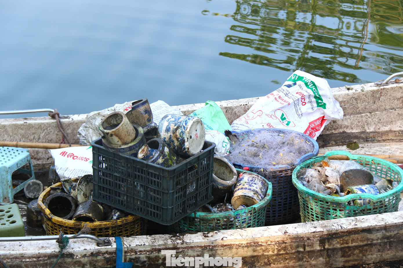 Rác tập kết trên thuyền sẽ được vận chuyển và đưa về bãi rác Nam Sơn xử lý.