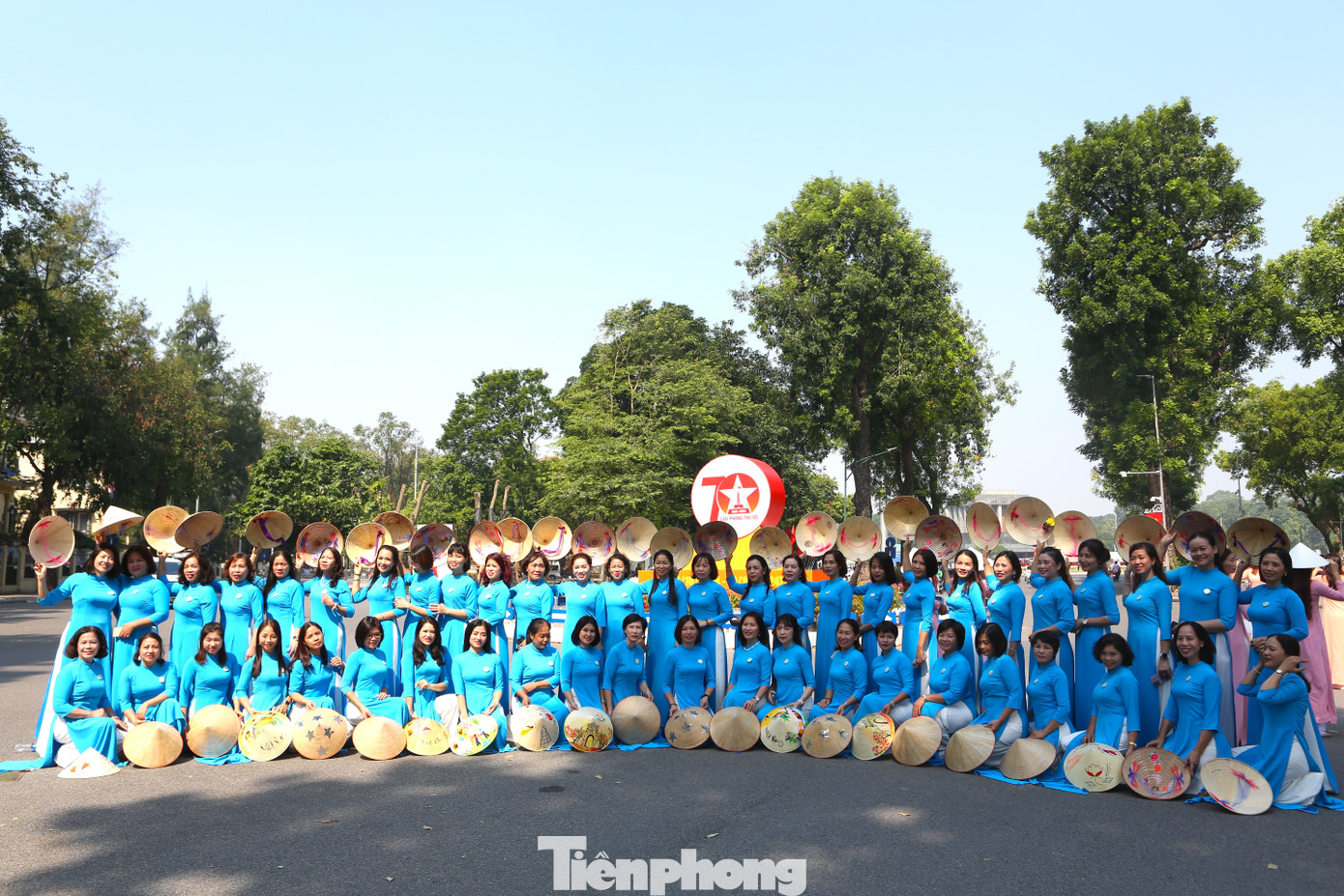 Lễ hội Áo dài du lịch Hà Nội 2024 diễn ra từ ngày 4 - 6/10, hứa hẹn trở thành hoạt động hấp dẫn giúp bảo tồn và phát triển các giá trị văn hóa truyền thống, khai thác, tôn vinh nét đẹp văn hóa Việt Nam, quảng bá vẻ đẹp Việt Nam đến bạn bè quốc tế.