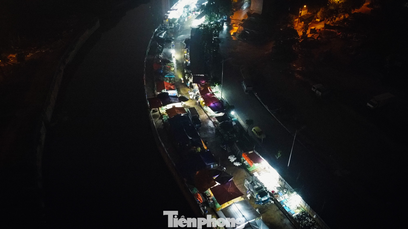 Được biết, từ cuối năm 2024 đến nay, UBND quận Hà Đông đã có nhiều văn bản yêu cầu Hợp tác xã dịch vụ Văn Khê chấm dứt hoạt động kinh doanh tại khu vực chợ La Khê cũ và khu vực kinh doanh gia cầm, đồng thời hoàn trả mặt bằng cho đơn vị quản lý.