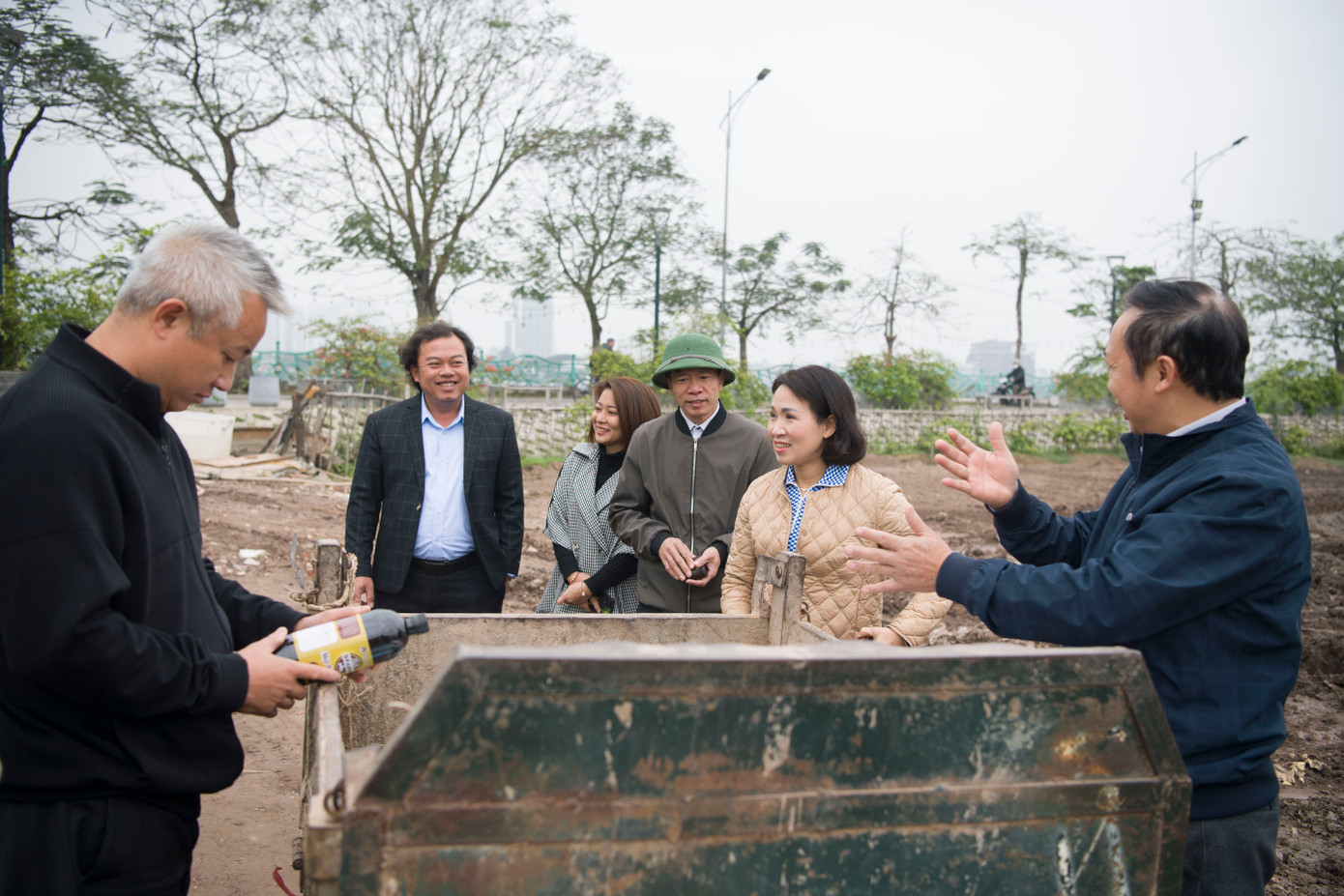 Hoạt động nằm trong dự án "Xây dựng mô hình mẫu sản xuất sen gắn với phát triển du lịch sinh thái theo chuỗi giá trị tại Tây Hồ - Hà Nội" được triển khai từ 17/2 đến 15/11. Dự kiến tới ngày 2/4, sen được đưa về trồng tại hồ Đầu Đồng.